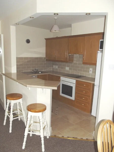 Kitchen (1).JPG