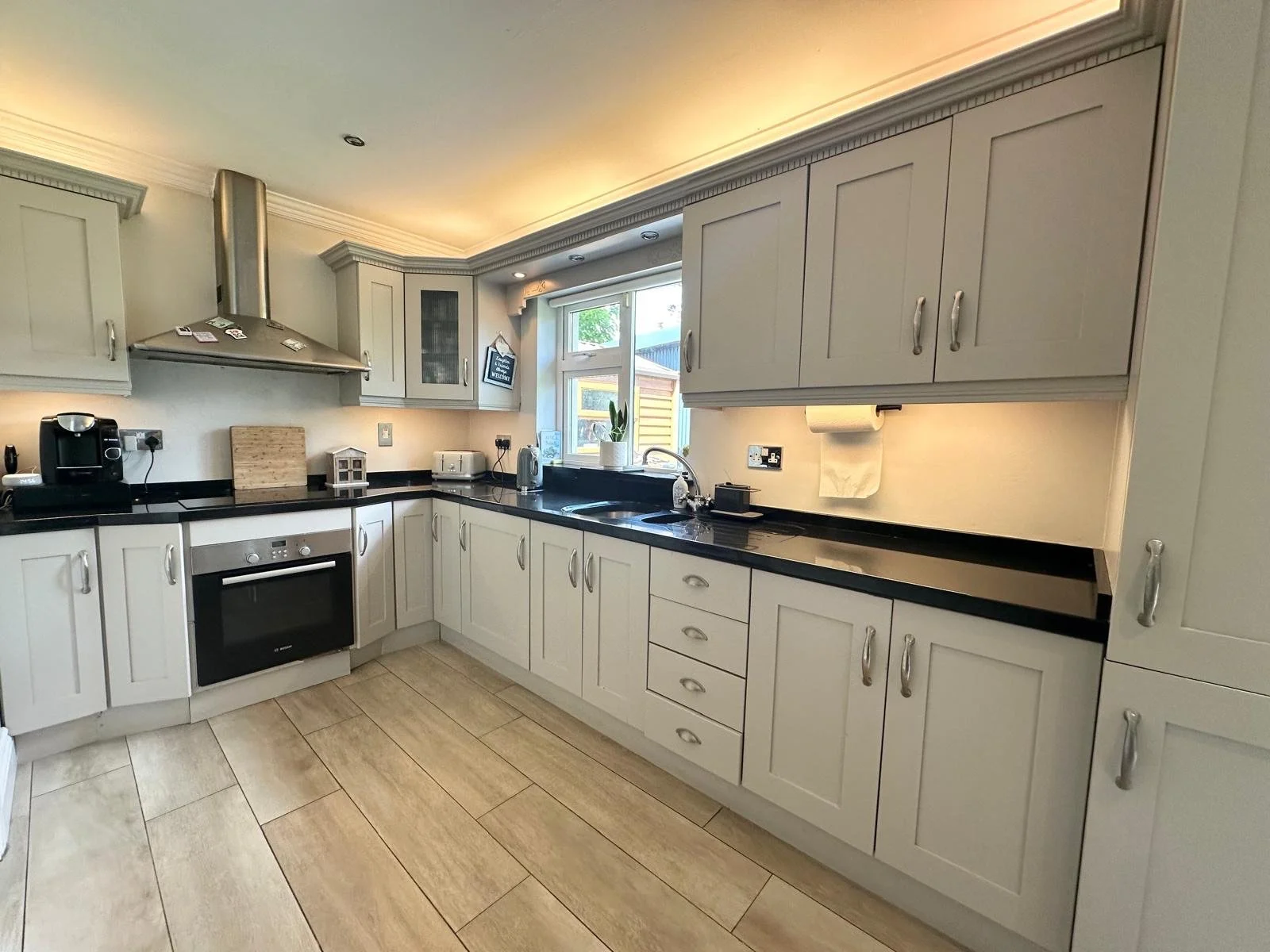 Kitchen 2.jpeg