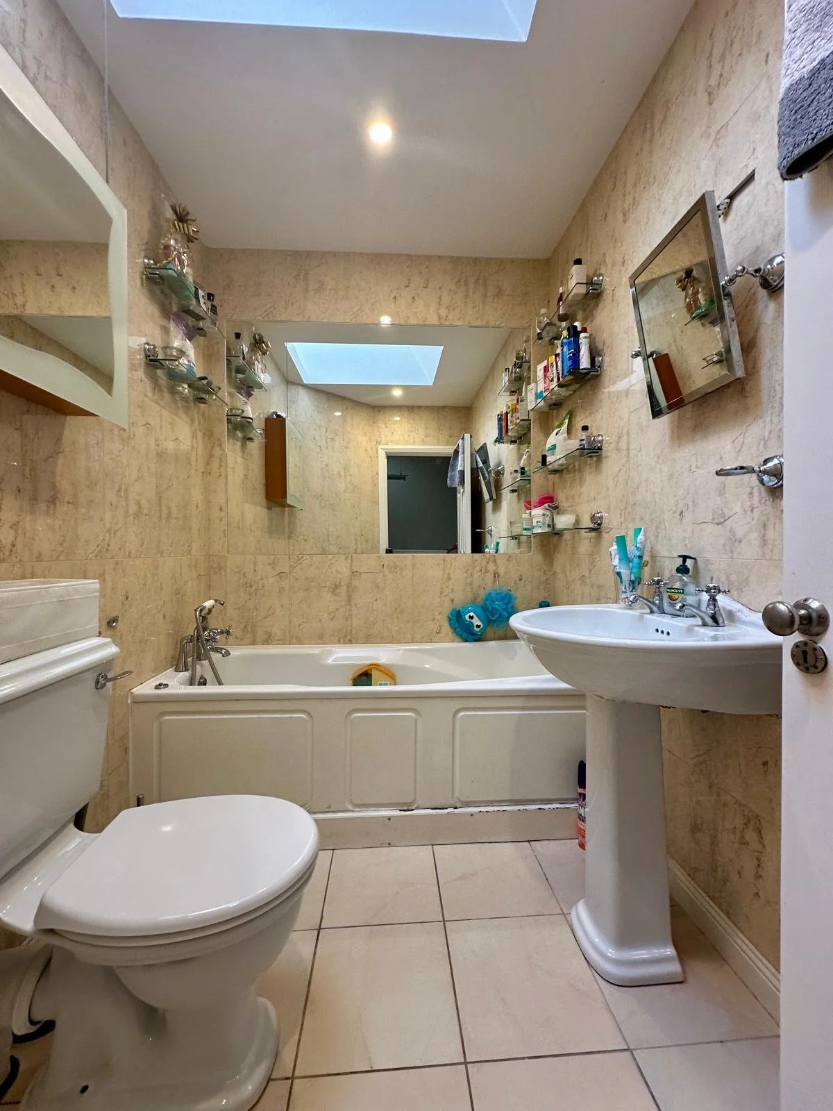 Bathroom upstairs.jpeg