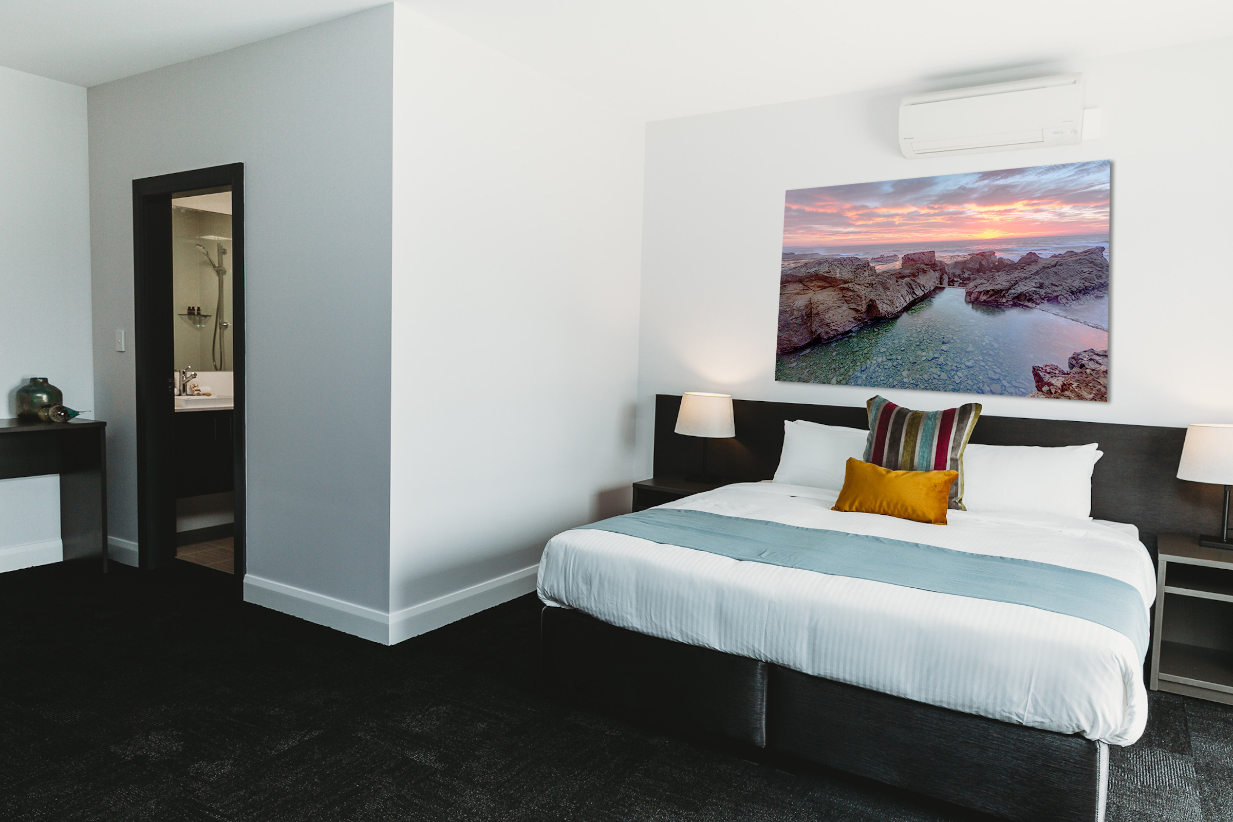 coniston-hotel-wollongong-accommodation-junior-suite-6 copy 2(1).jpg