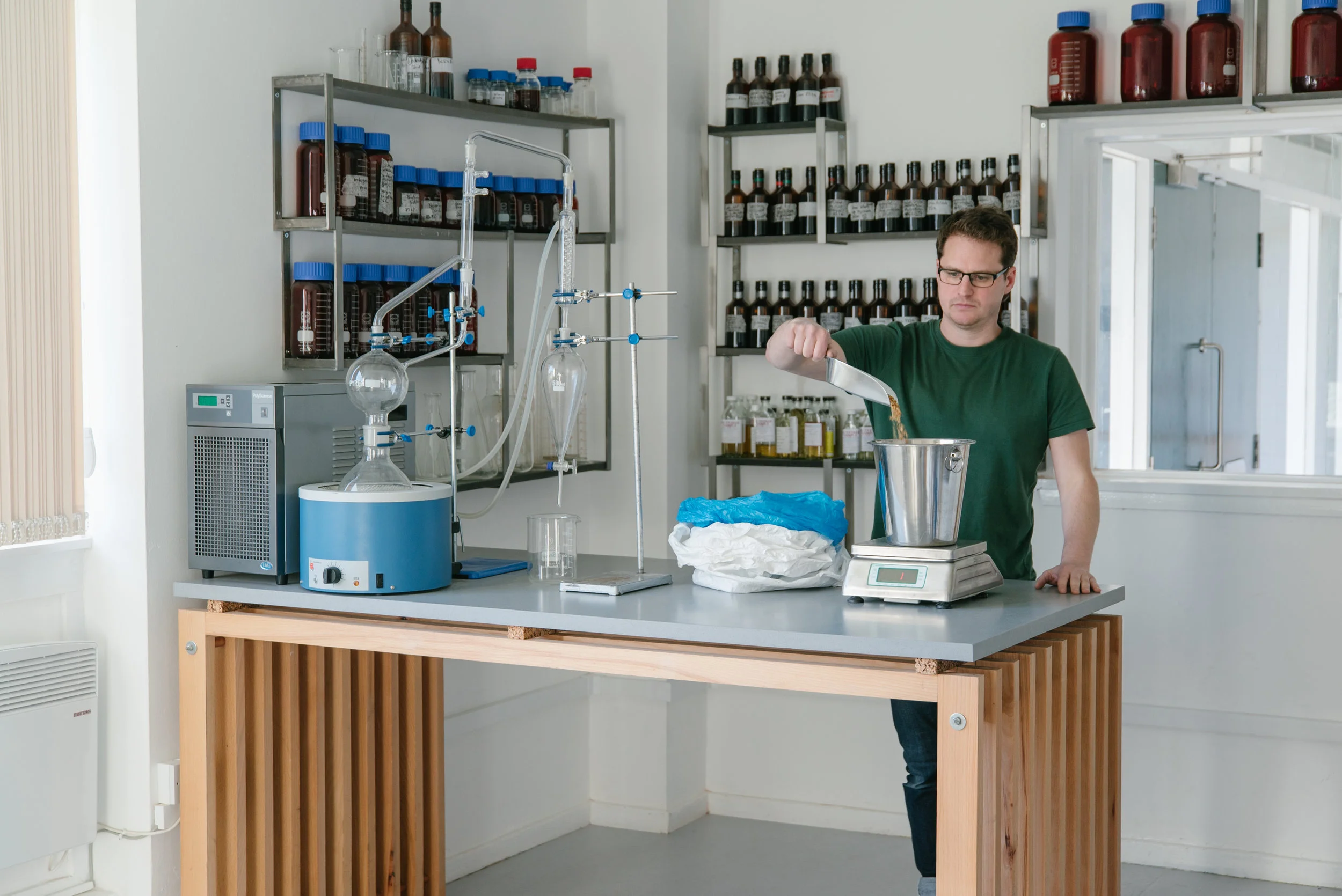 Process_Measuring Botanicals-05844.jpg