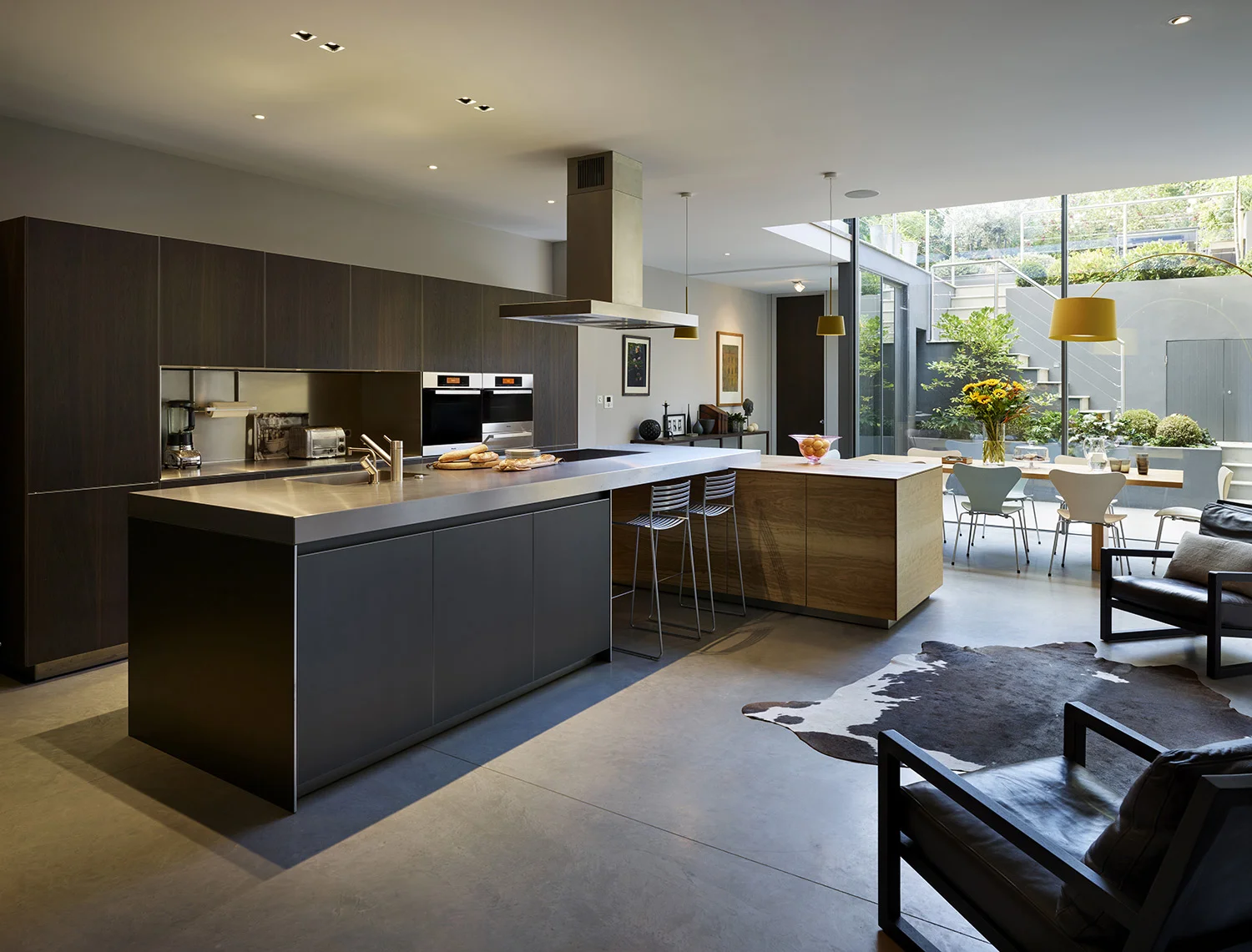 The brief was to create a comfortable, elegant and fun family home paying special attention to lighting. The interiors were brought up to date using contemporary furniture alongside existing pieces and bespoke joinery. 