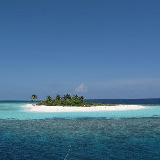 Isolation IV  #islandlife #bluesky #sea #robinsoncrusoe #isolation #tropical #paradise #sand