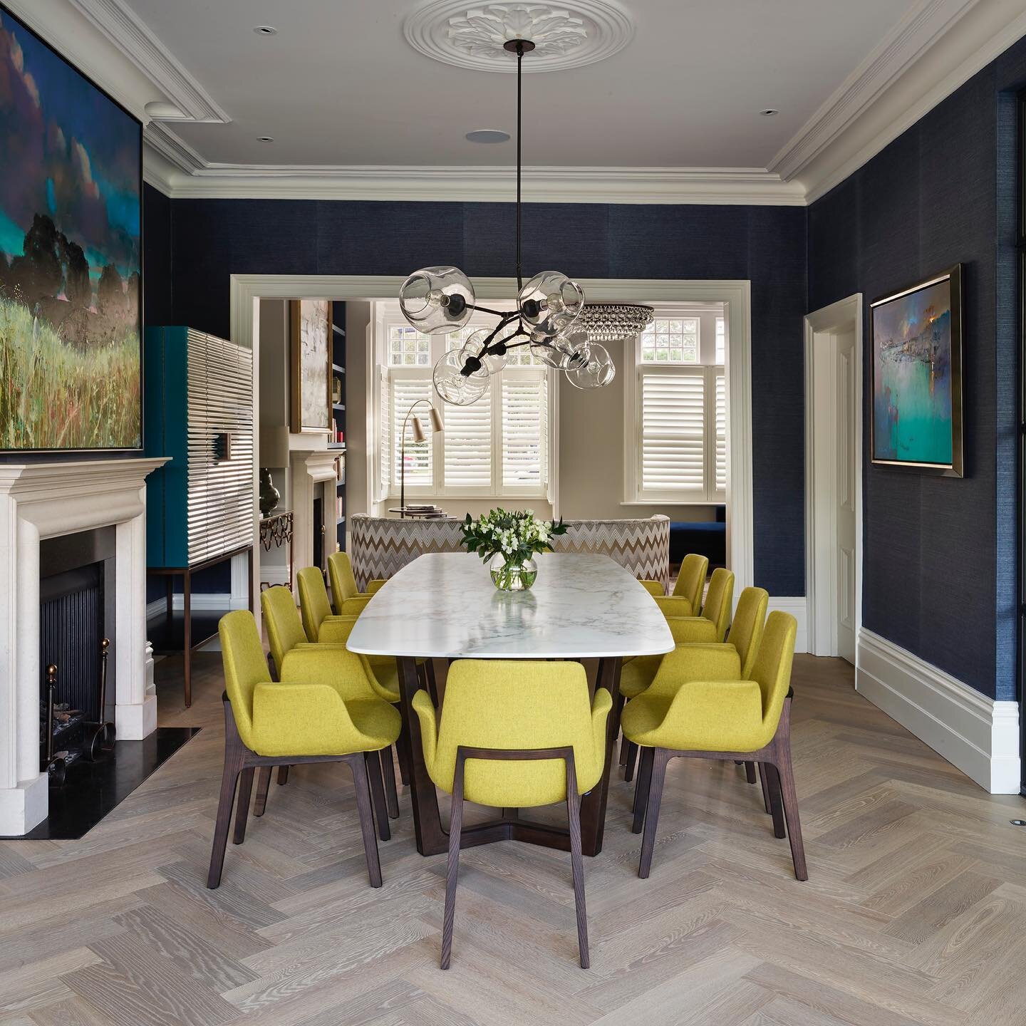 Swipe right to see what this dining room used to look like, quite a dramatic change.Using a dark wallcovering doesn&rsquo;t mean your room will be dark  #interiordesign #interiorarchitect #transformation #diningroom #contemporary #lightandbright  #bl