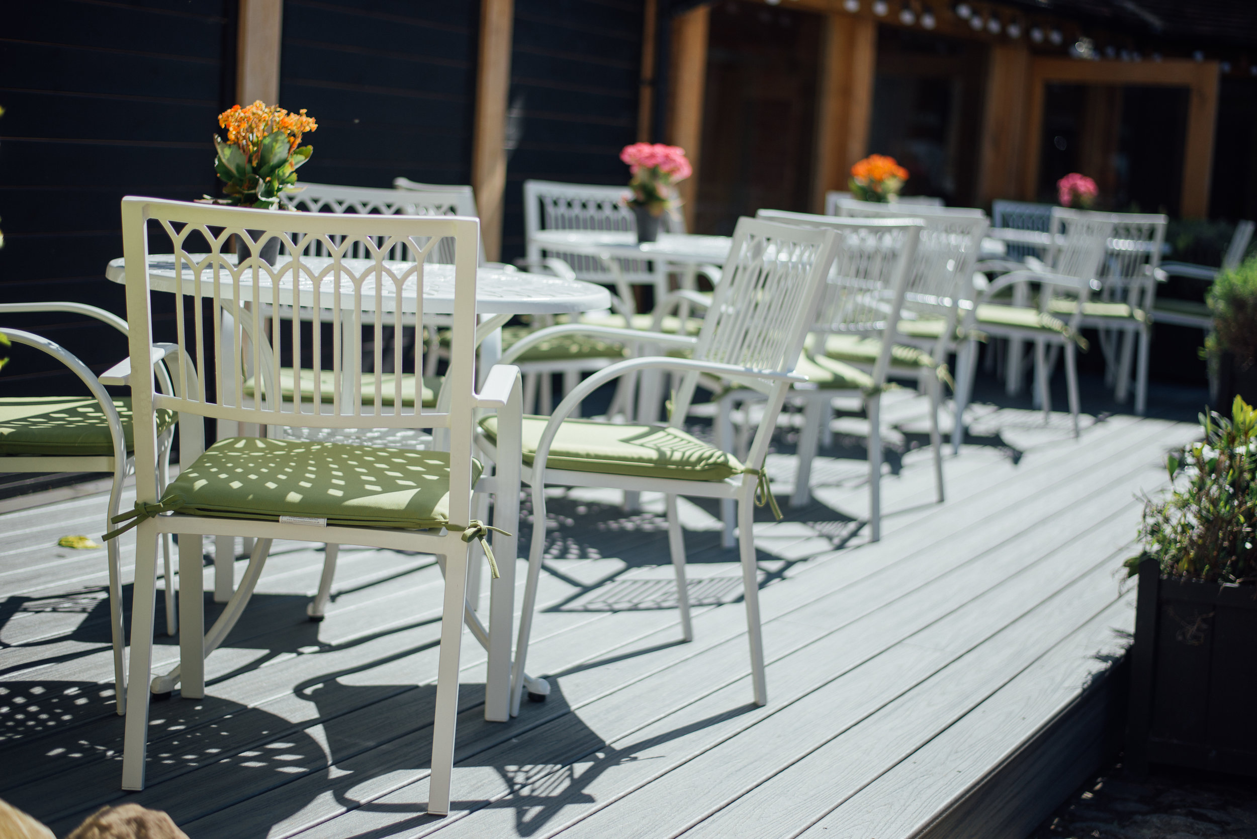 Alfresco dining at The Crown & Thistle in Abingdon