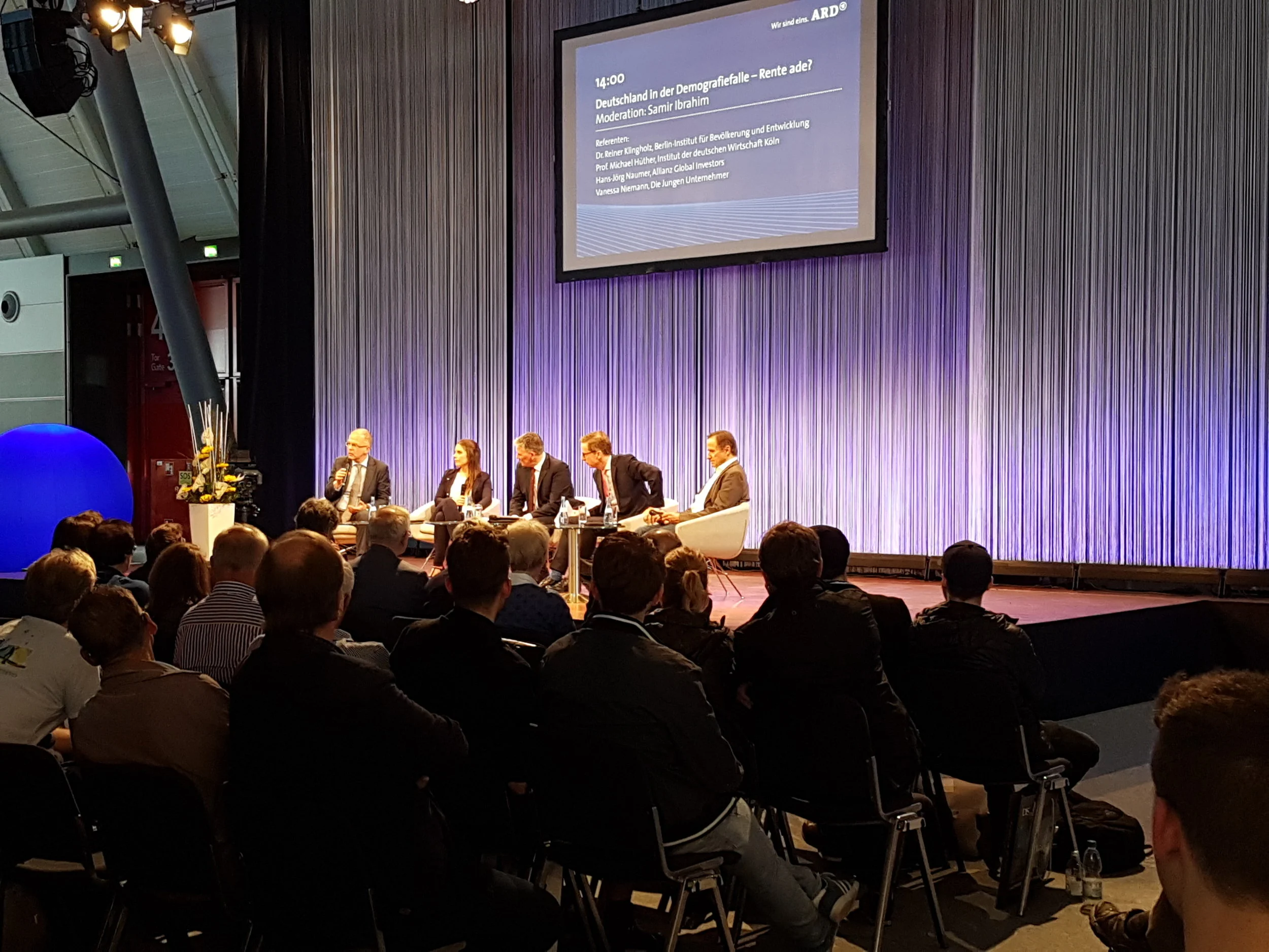 Diskussion auf der ARD-Bühne bei der Invest 2018 in Stuttgart. Foto: Johannes Lortz