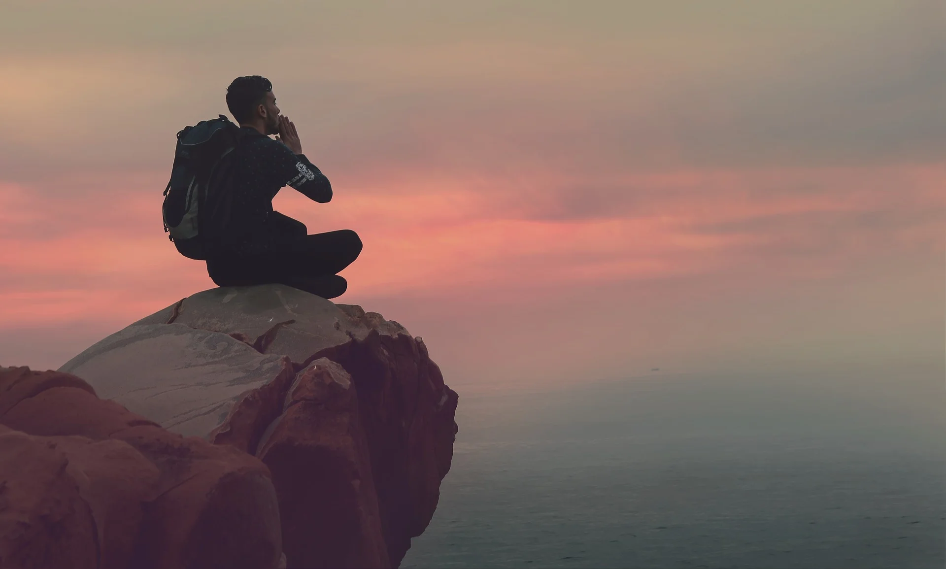 Minimalismus extrem: Das Leben von manchen passt in einen Rucksack. Bild: StockSnap/Pixabay
