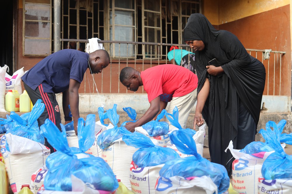 3Ramadan-Food-Drive-VickieRemoe-Saufiatu-Tunis-SierraLeone-2024.JPG