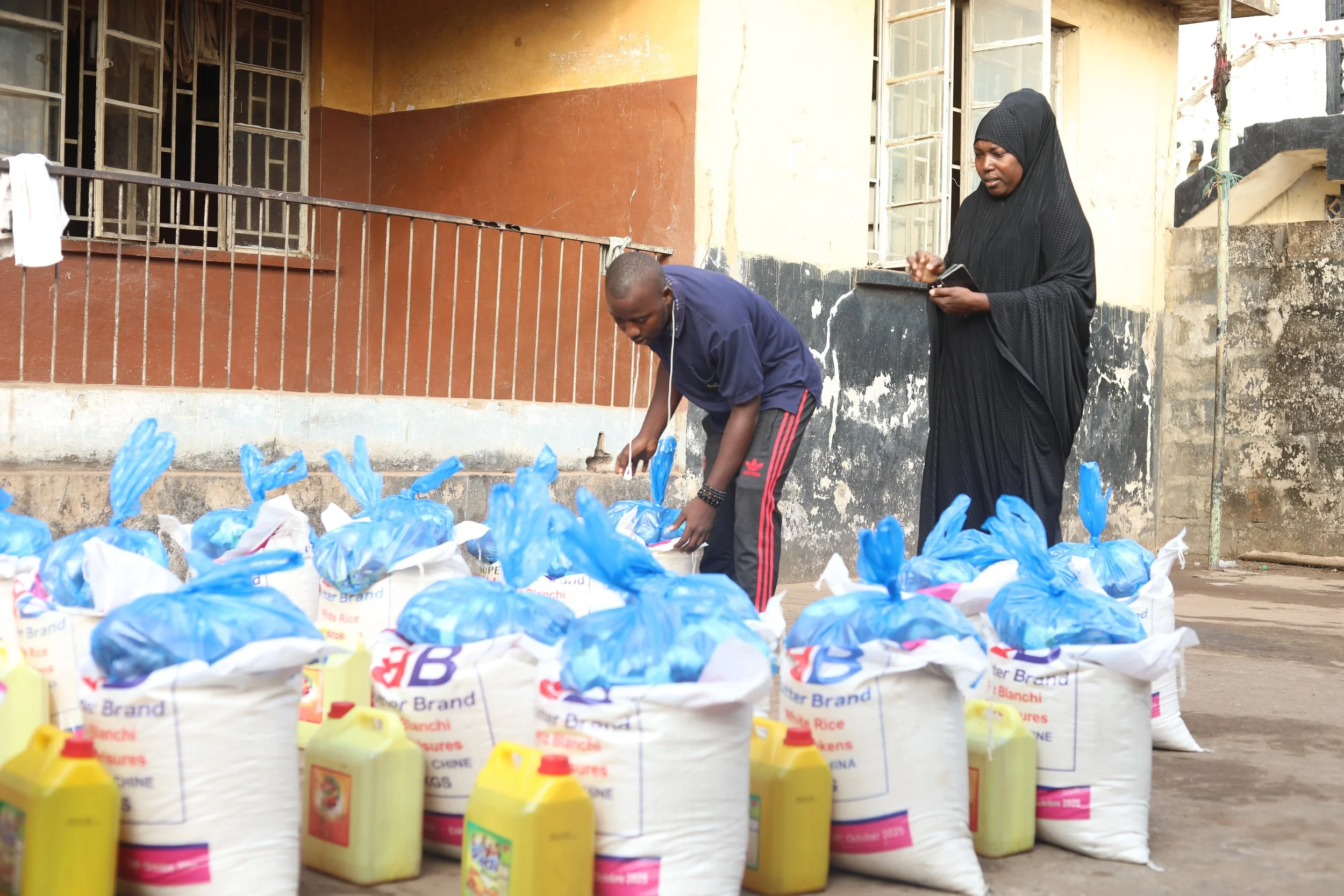 2Ramadan-Food-Drive-VickieRemoe-Saufiatu-Tunis-SierraLeone-2024.JPG (Copy) (Copy)
