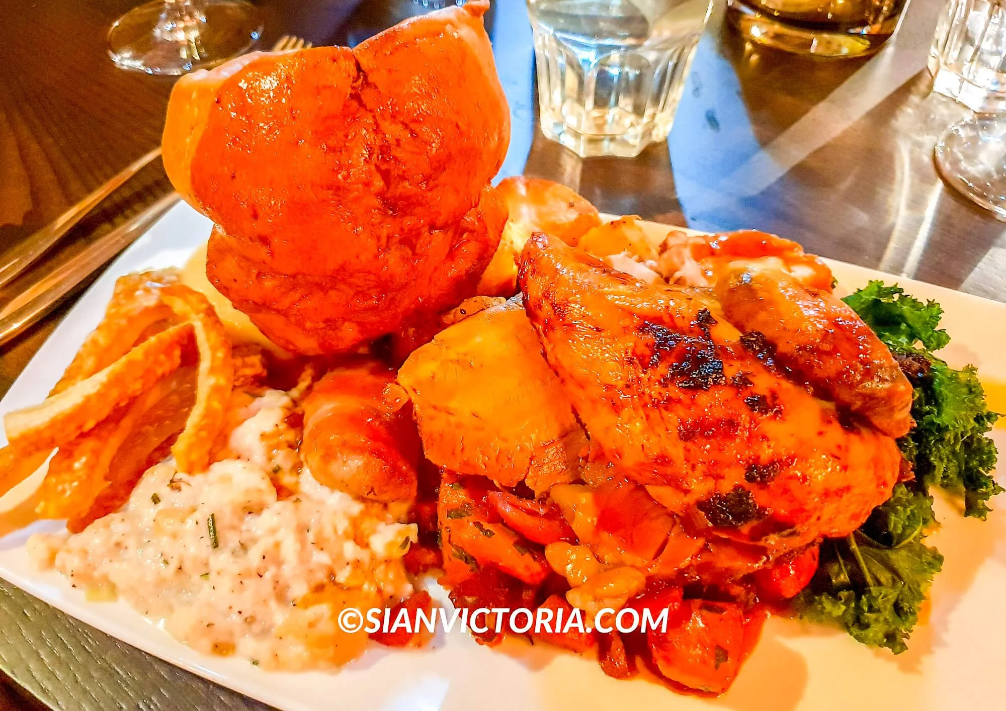 The Bulls Head Gastropub Sunday Lunch, Meriden — Sian Victoria.