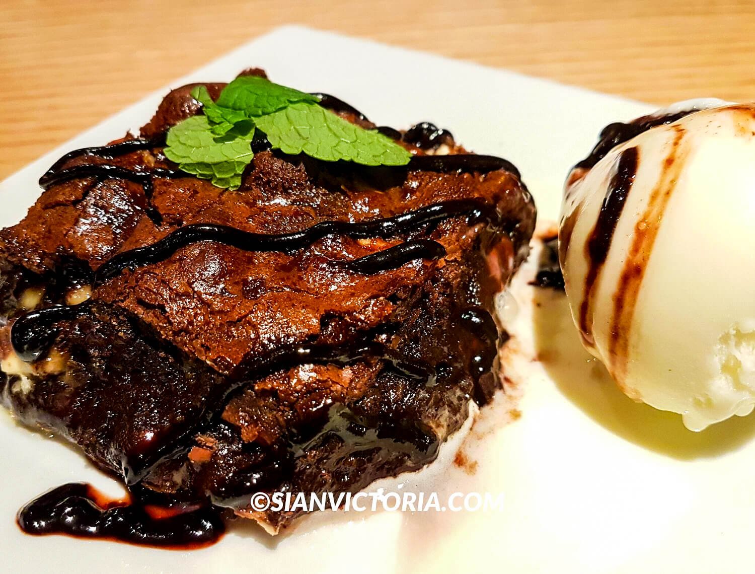 Cookhouse and Pub Family Restaurant in Oldbury — Sian Victoria.