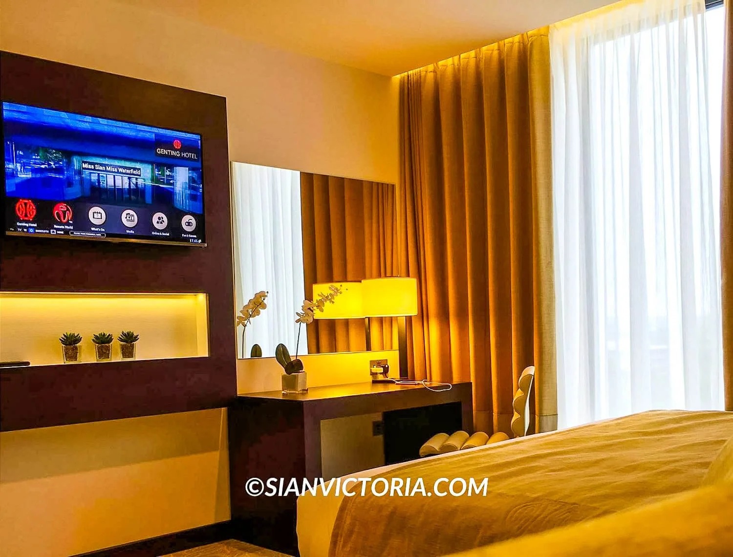 Genting Hotel, Superior Room Resorts World Birmingham — Sian Victoria.