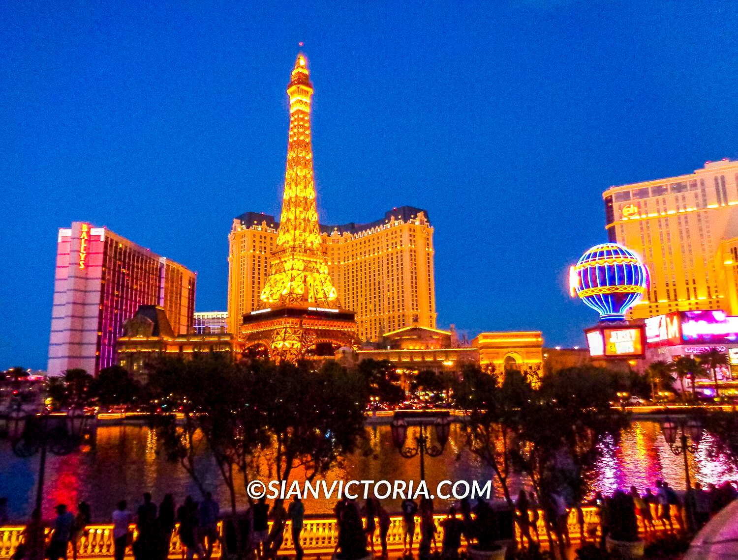 Bellagio Botanical Gardens & Fountain Display, Vegas — Sian Victoria.