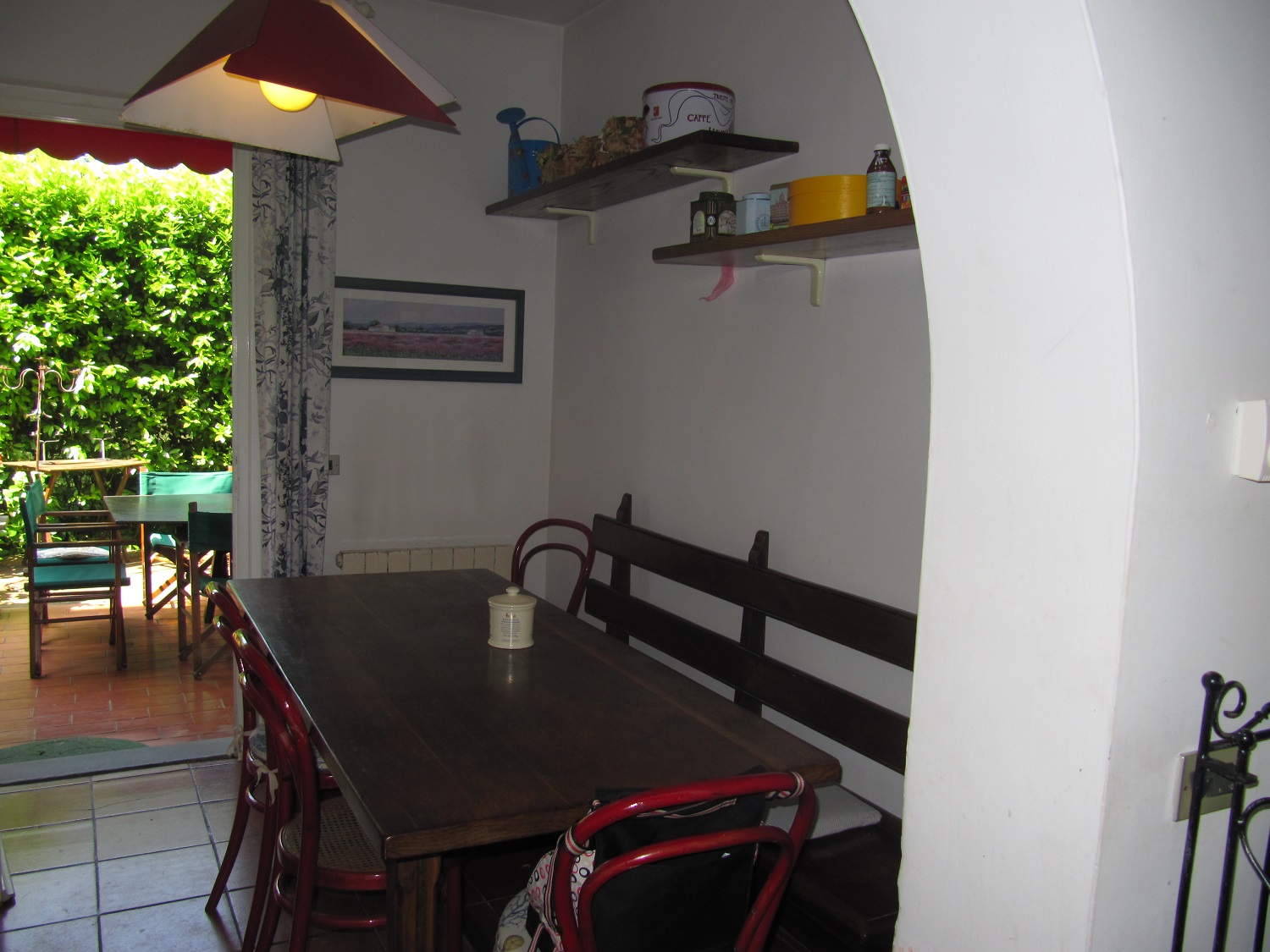 holiday-villa-forte-dei-marmi-kitchen-table-chair.JPG