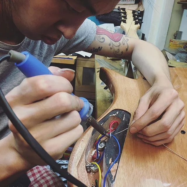 Master luthier as usual being meticulous and dedicated. π #luthiersg #singapore #luthiersingapore #luthier #masterluthier #luthiers #waynelim #guitarplayers #guitarplayer #guitarists #guitarist #guitars #guitar #musicians #musician #photography #photos #photo #famousguitars #guitarrepair #luthiery #guitarrepairs #photooftheday #sgluthiers #singaporeluthier #singaporeluthiers #music #potd