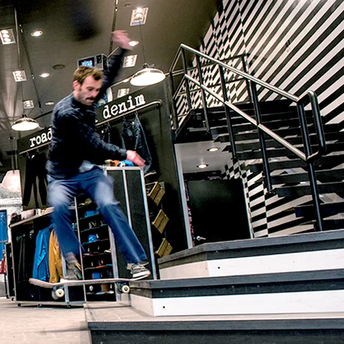 VOLCOM SKATEABLE STORE 