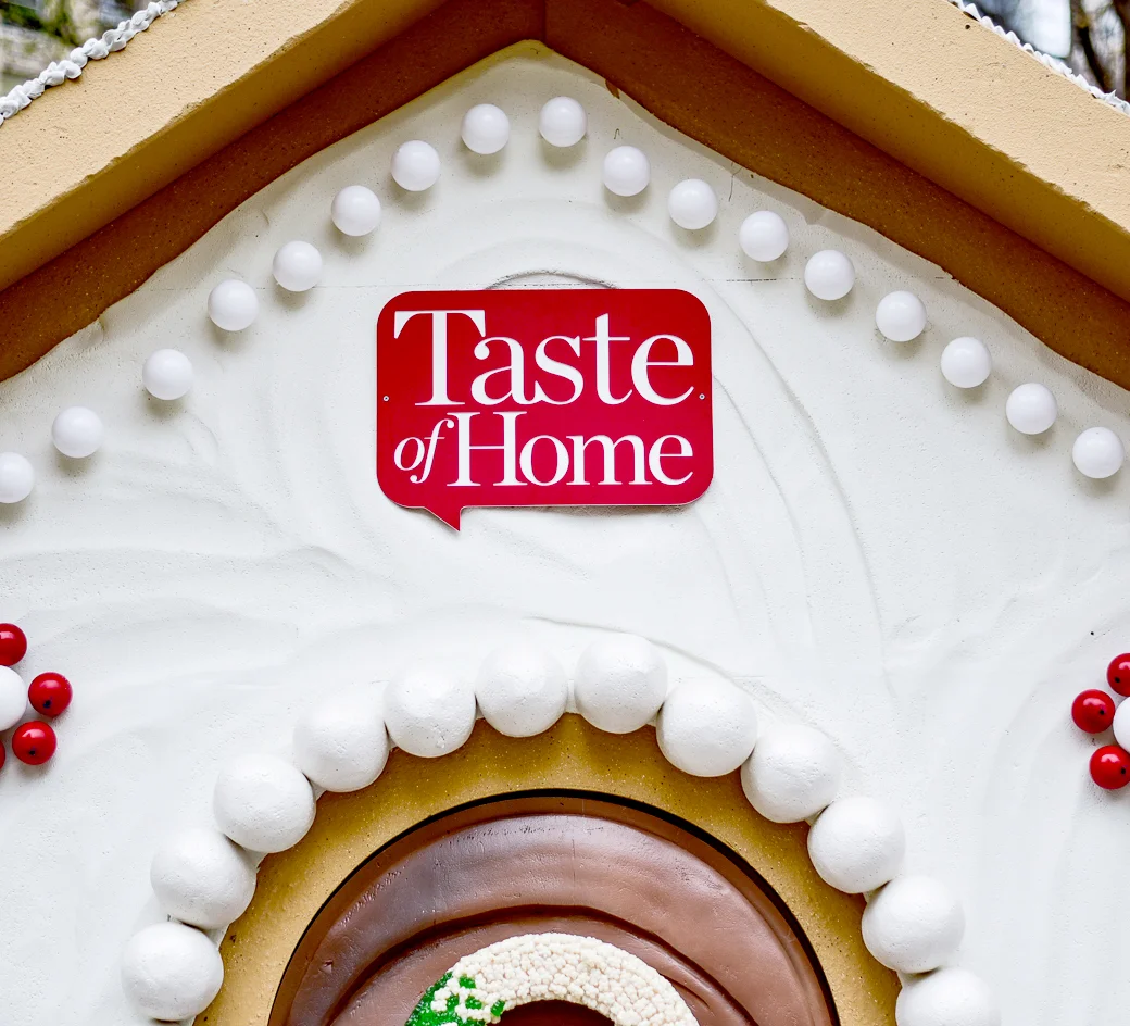 TASTE OF HOME GINGERBREAD HOUSE 