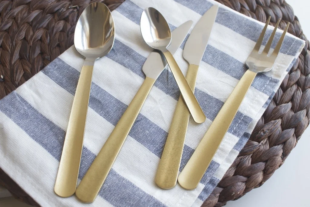 DIY-Gold-dipped-silverware-1024x682.jpg