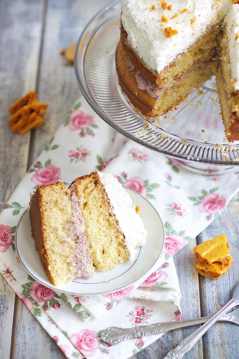 honey-cake-with-mascarpone-frosting-and-blackberry-filling.jpg