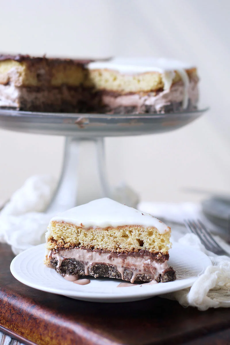 slice-of-black-and-white-cookie-ice-cream-cake.jpg