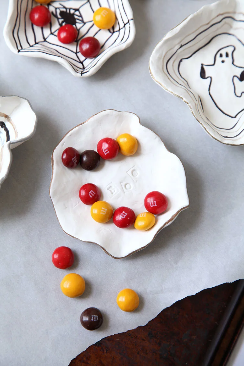 DIY-halloween-candy-bowls-1.jpg