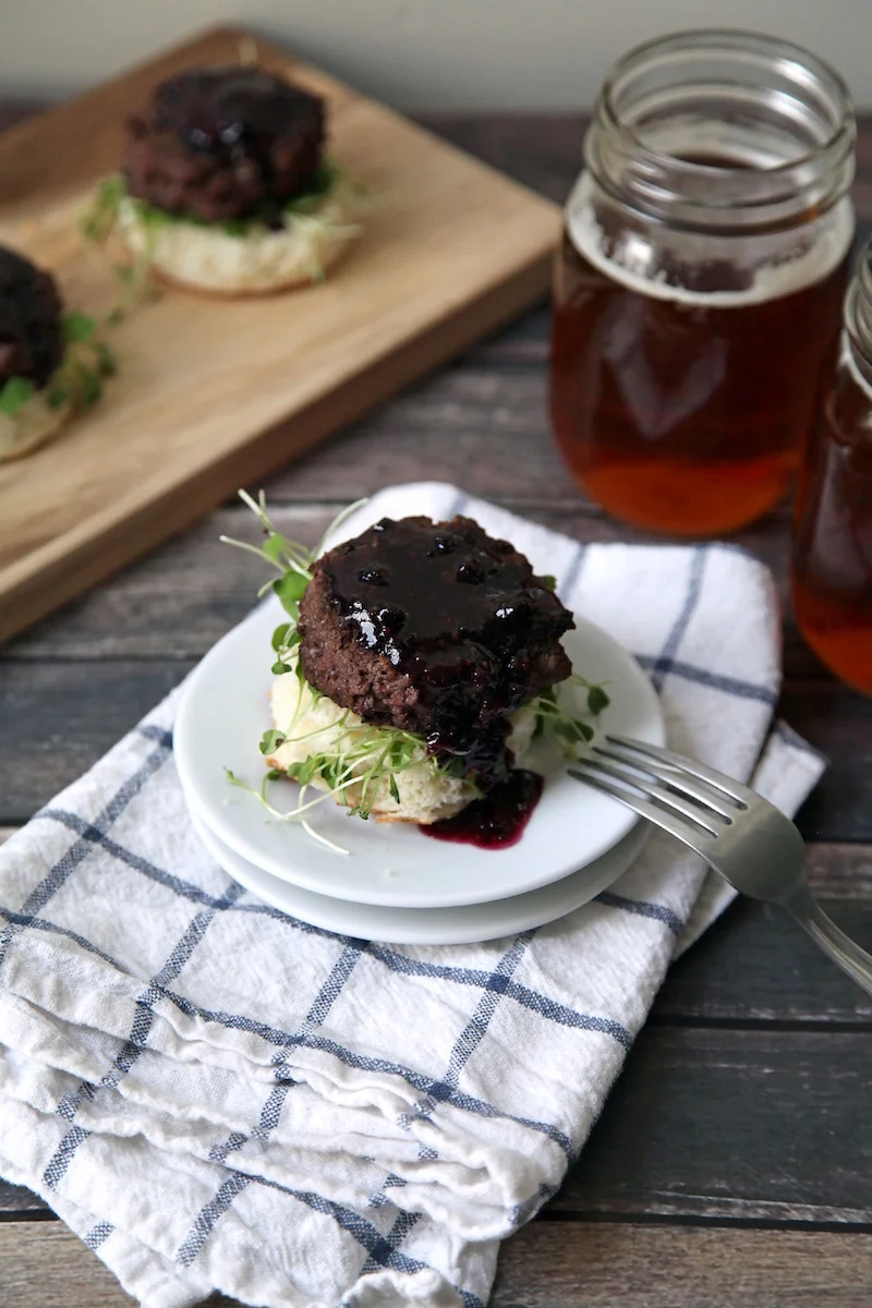 venison-slider-with-blueberry-sauce.jpg
