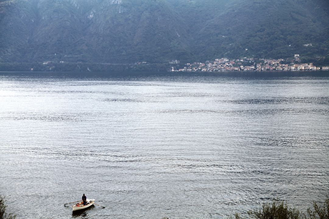row-boat-on-lake-como.jpg