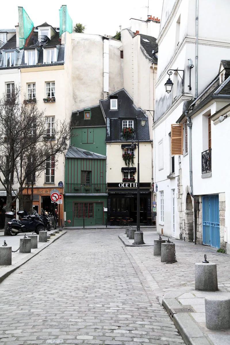 Odette-alley-in-Paris.jpg