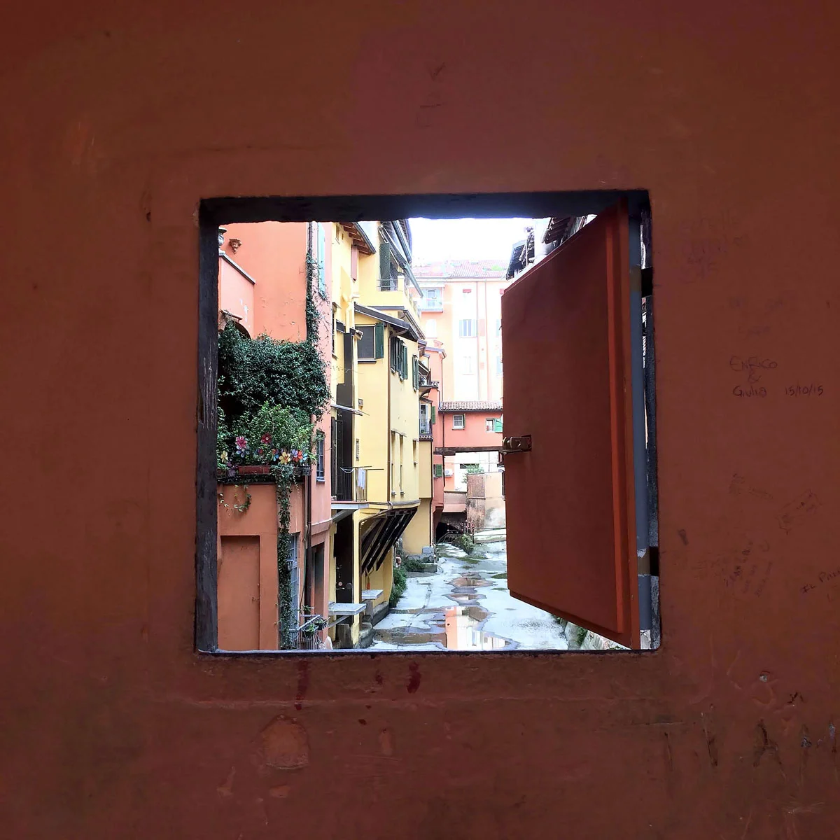 canal-in-Bologna.jpg