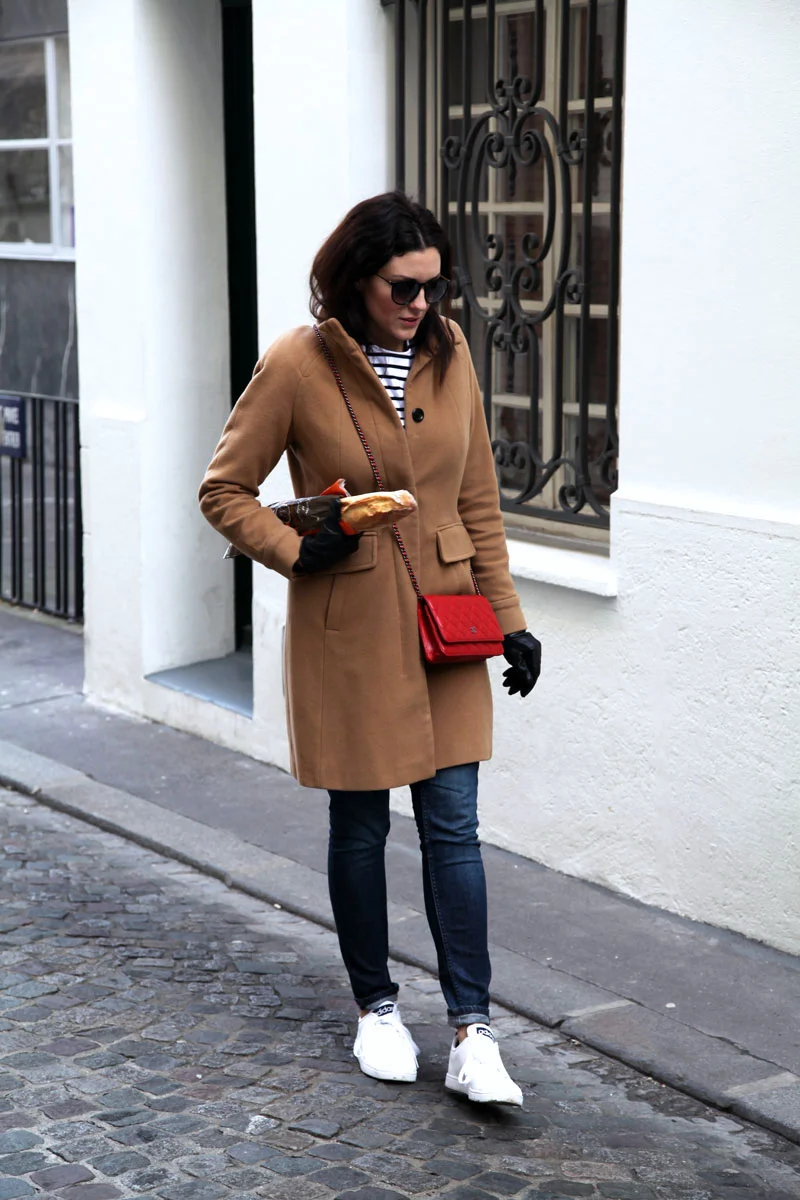 girl-carrying-a-baguette-in-paris.jpg