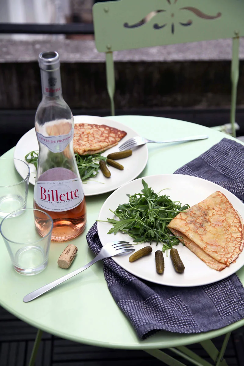 rose-and-crepes-in-paris.jpg