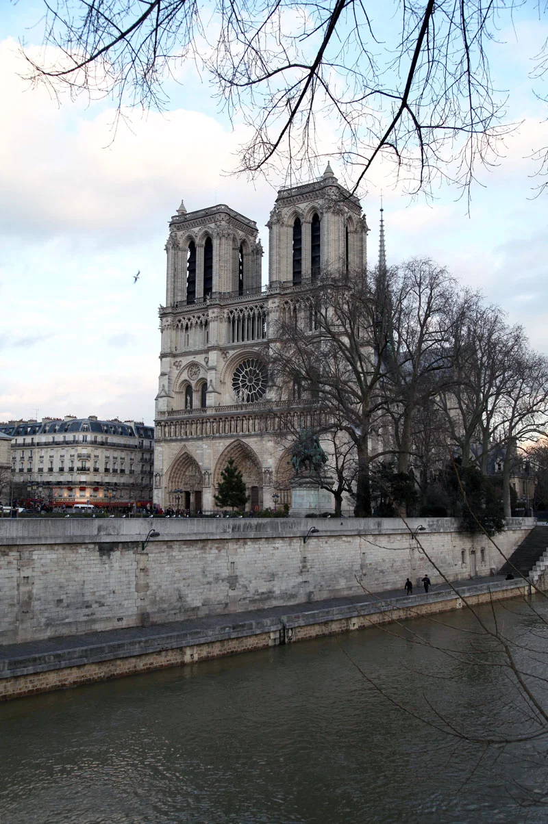 Notre-Dame-Church-in-Paris.jpg