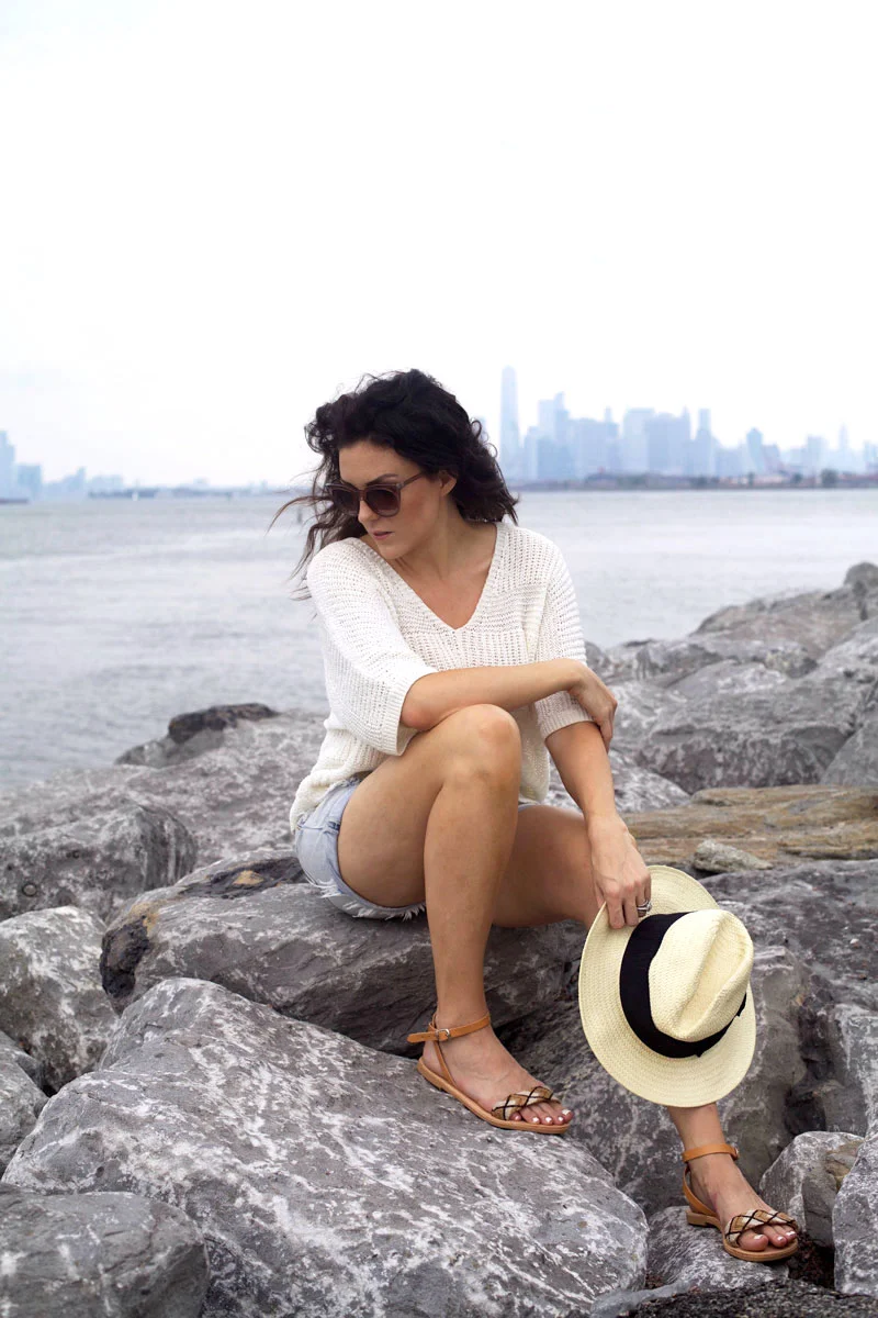 white-uniqulo-sweater-and-one-teaspoon-shorts.jpg
