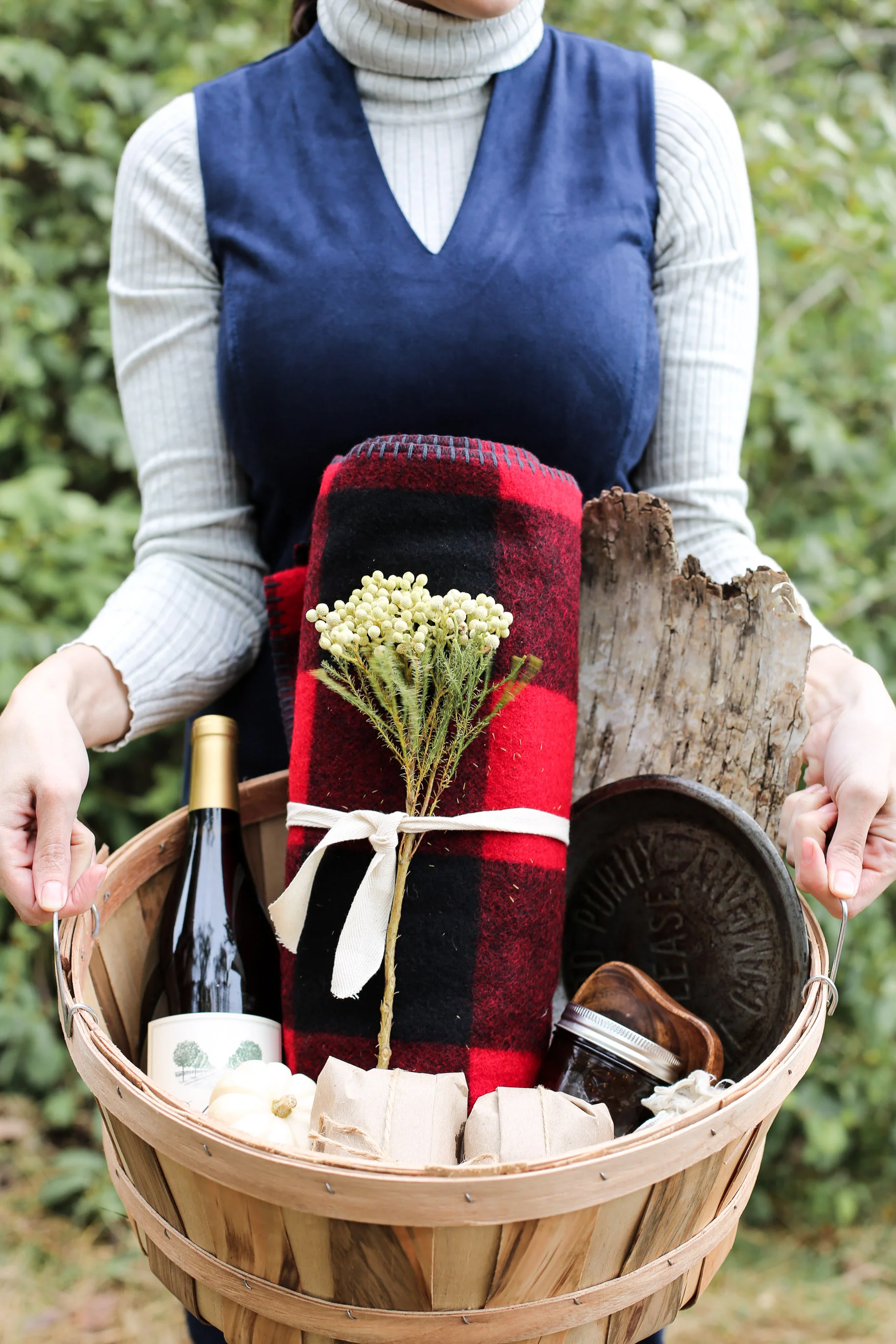 Fall Wine Tasting Picnic — Alyssa Ponticello // In Good Taste