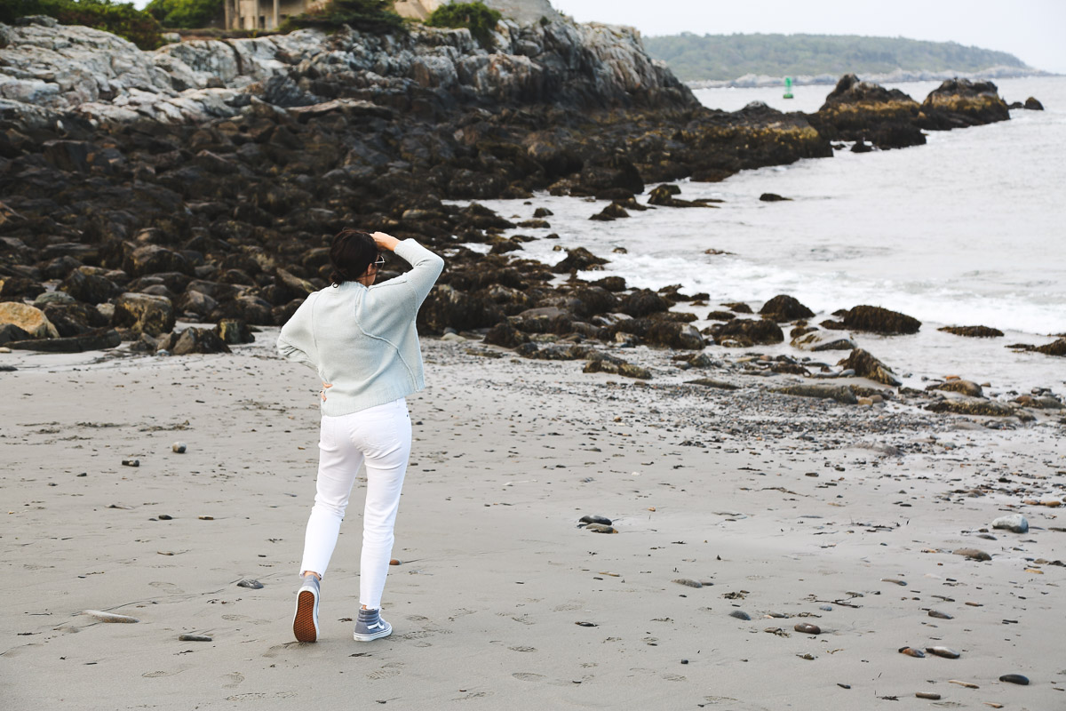 new england fall transitional outfit- light blue sweater, white jeans, gray vans3.jpg