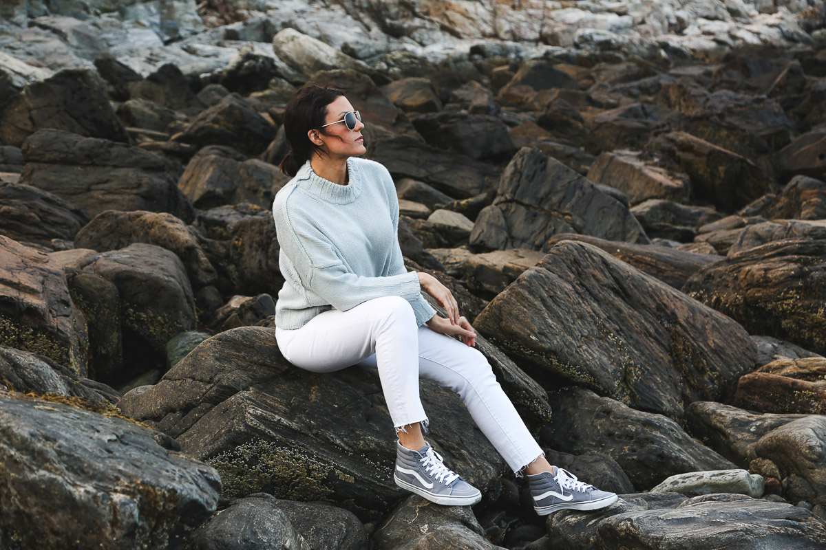 new england fall transitional outfit- light blue sweater, white jeans, gray vans6.jpg