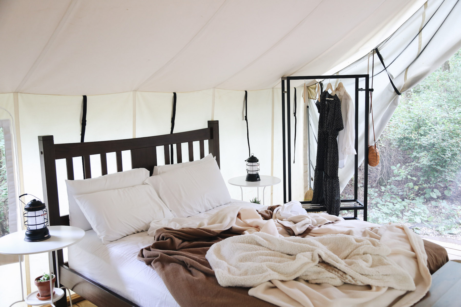what to expect when glamping.jpg