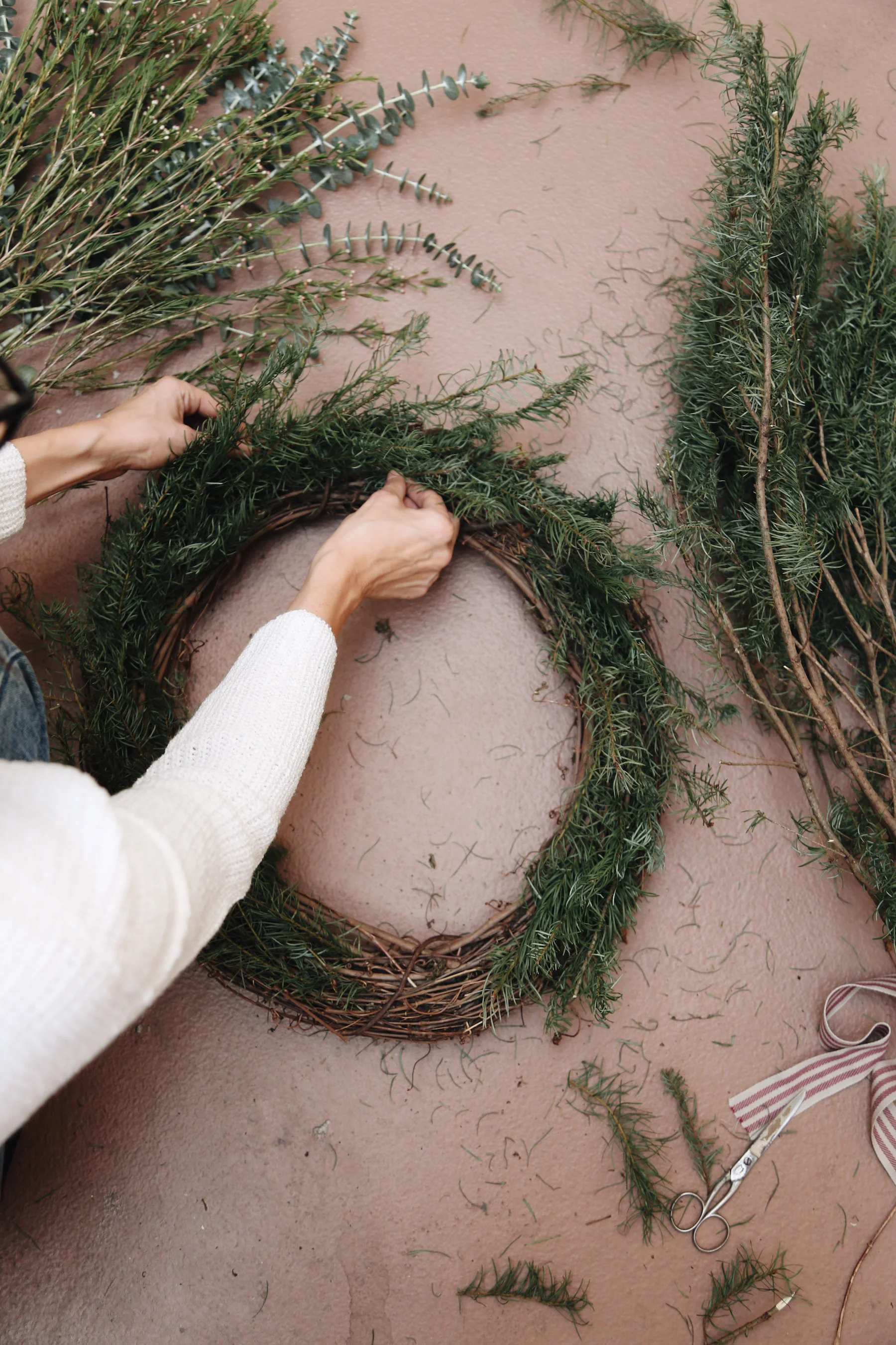 how to make a natural christmas wreath.jpg