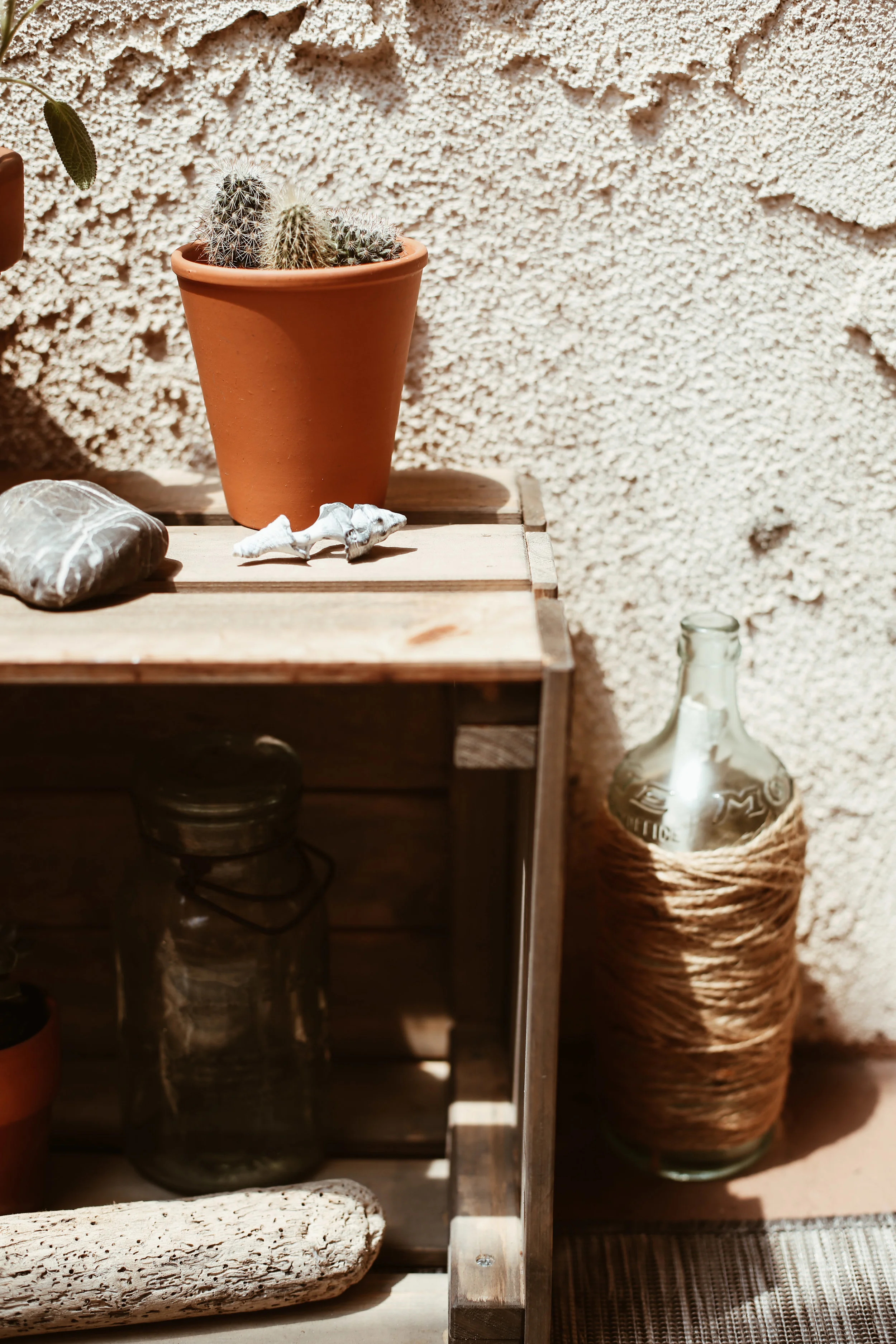 rustic neutral outdoor decorating ideas.jpg