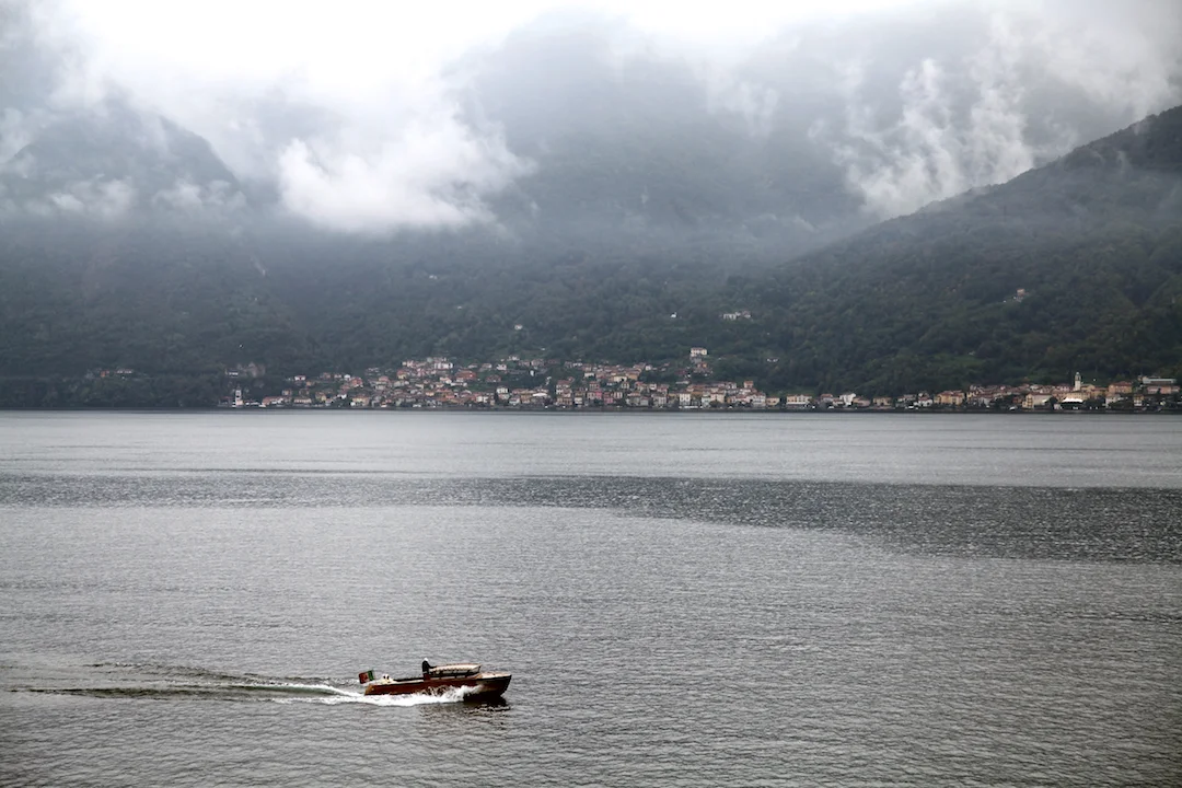 boat-on-lake-como.jpg