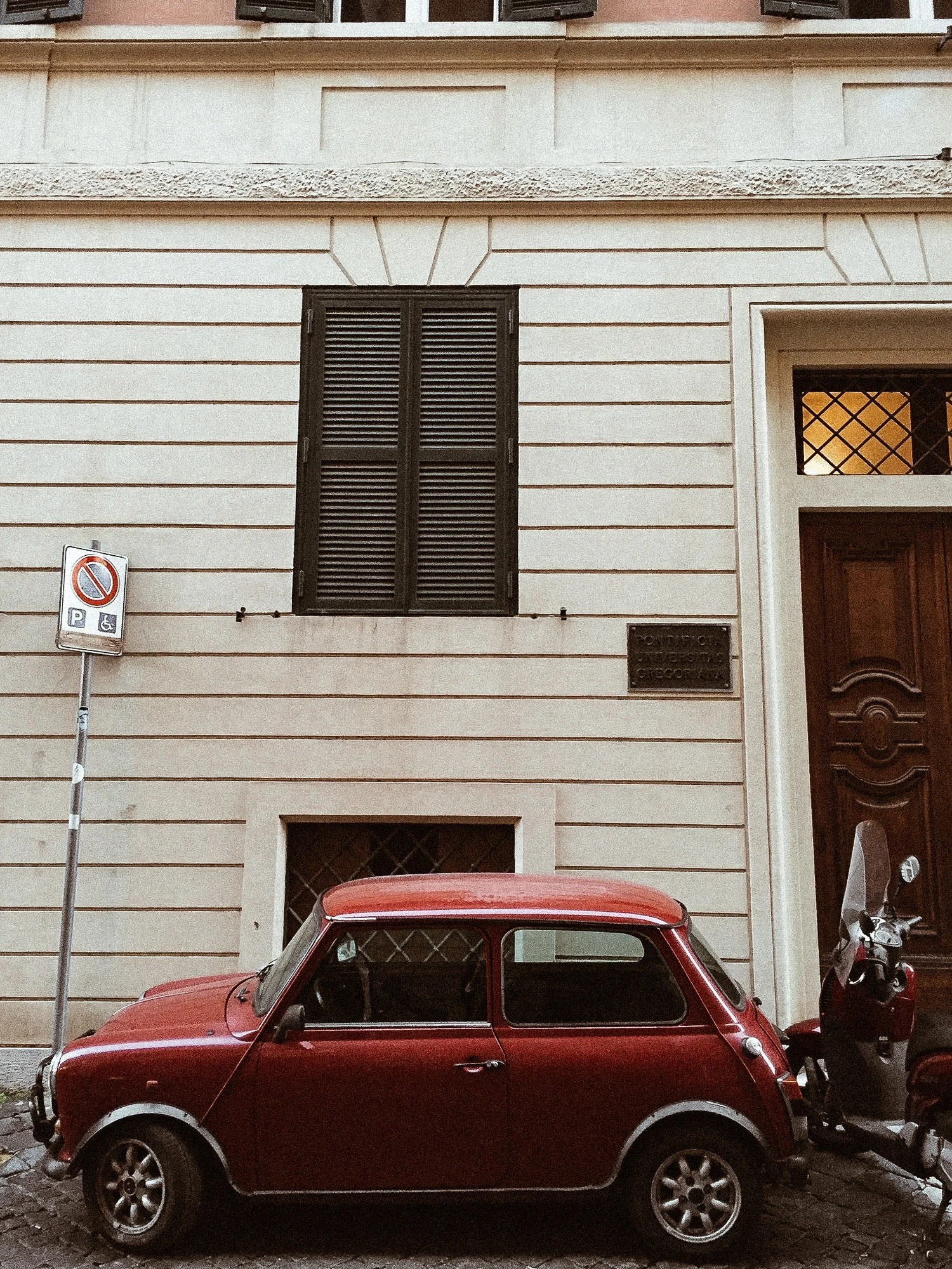 old car in Rome.jpg