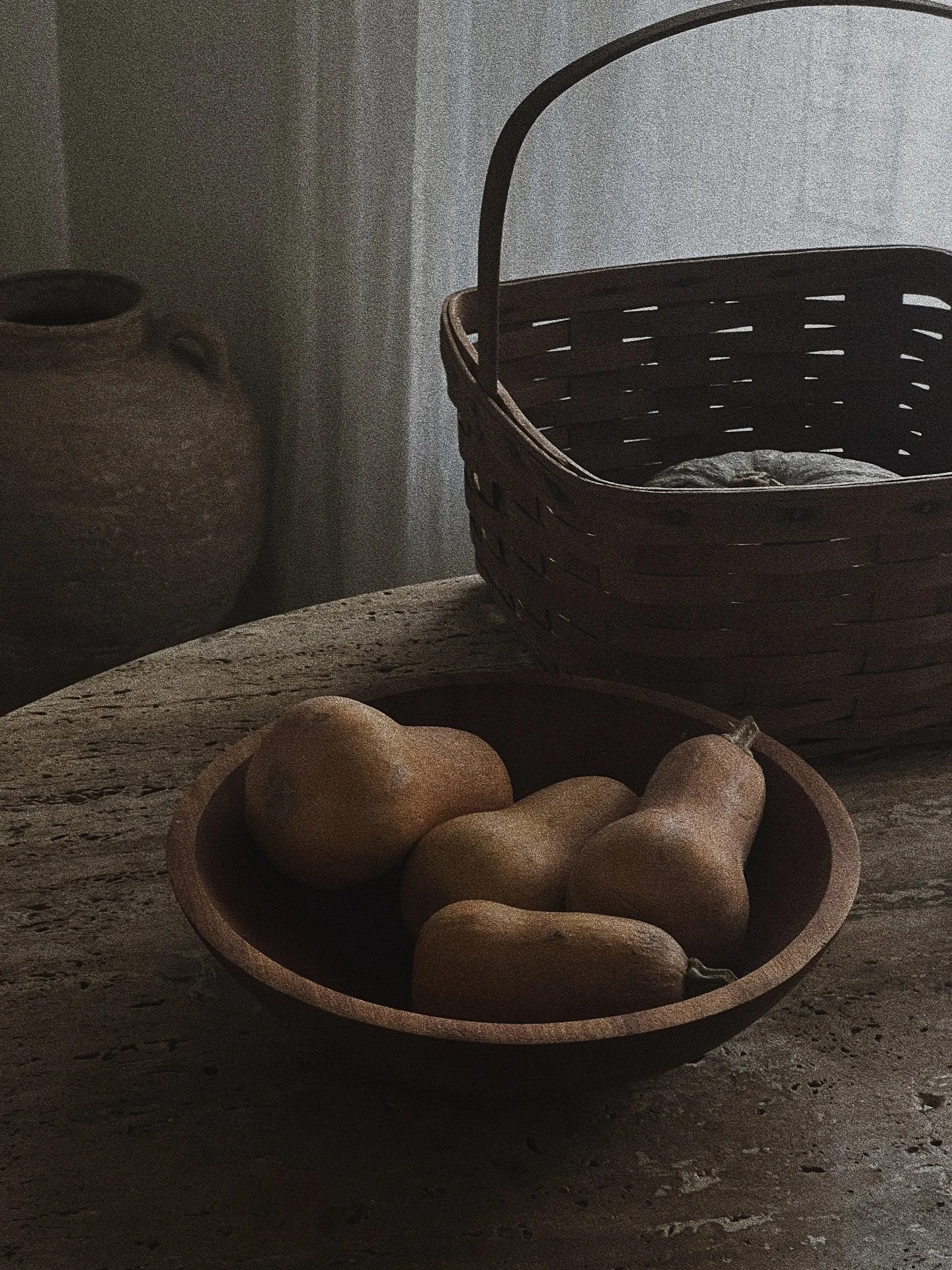 November harvest // and a few other favorite moments from last month (that I&rsquo;m finally sharing 5 days into this month 🙃)

-lots of seasonal produce and floral arrangements 
-a @brochuwalker outfit I loved 
-one of the best meals I&rsquo;ve had