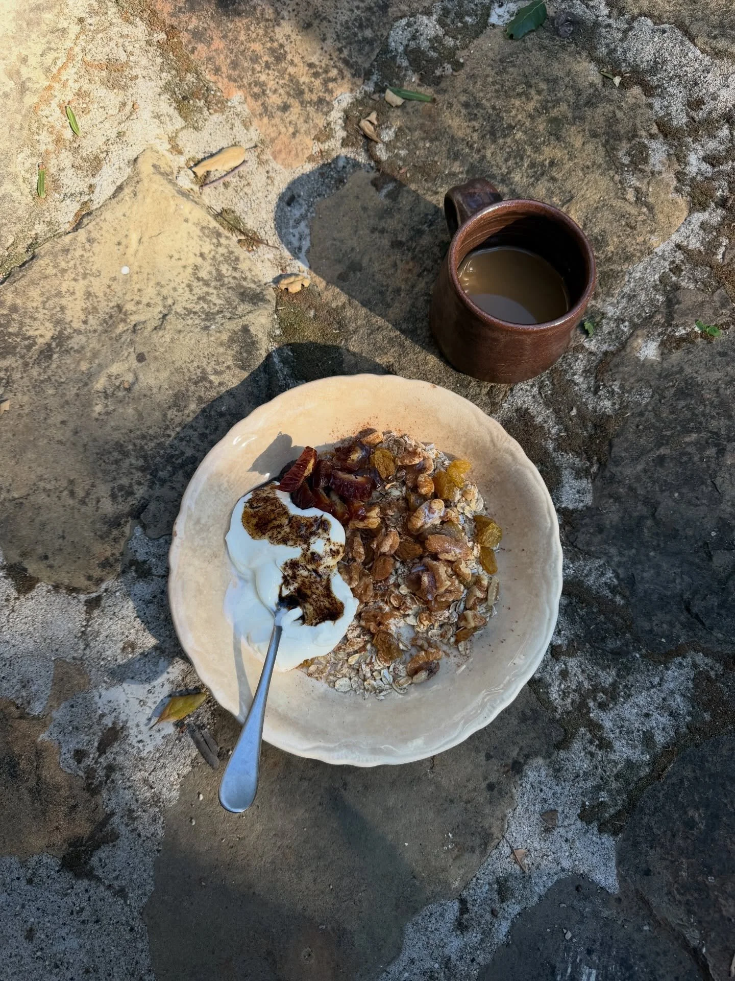 POV // you move to the countryside and your mornings now look like this&hellip;

Breakfast al fresco, watching the sunrise over the mountains from our living room window, early morning hikes on the neighborhood trail by the water, fruit and avocados 