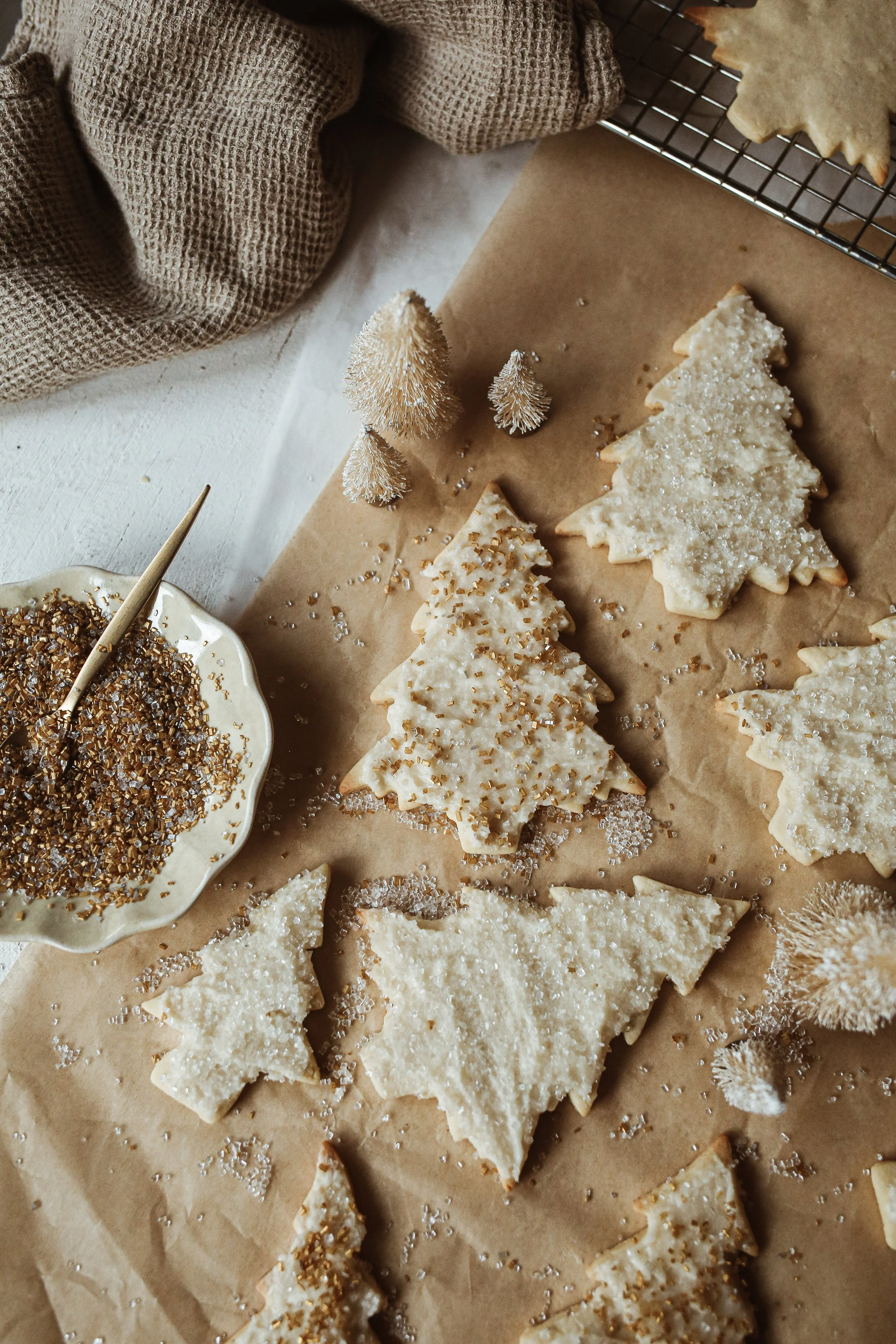 SNOWY CHRISTMAS TREE SUGAR COOKIES