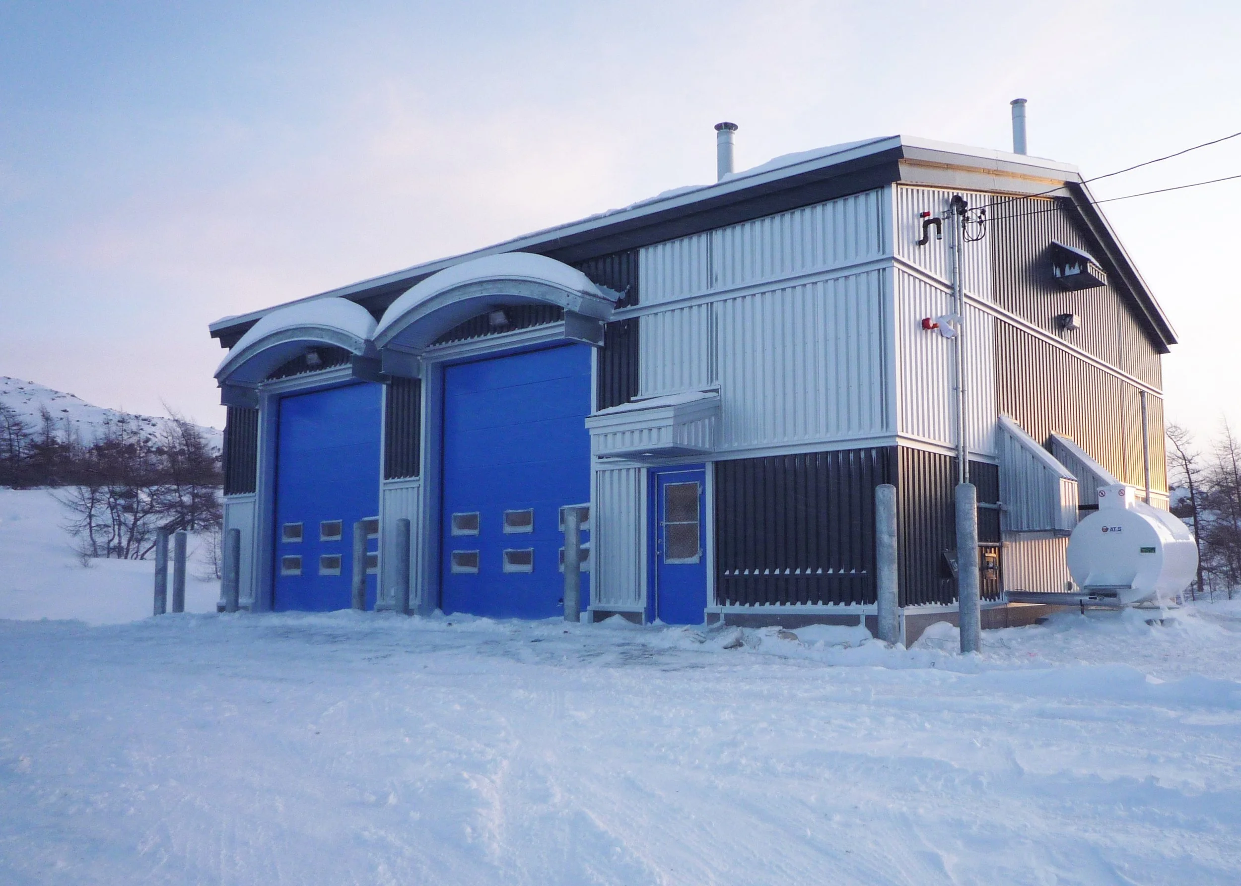 Garage kuurrujjuaq.JPG