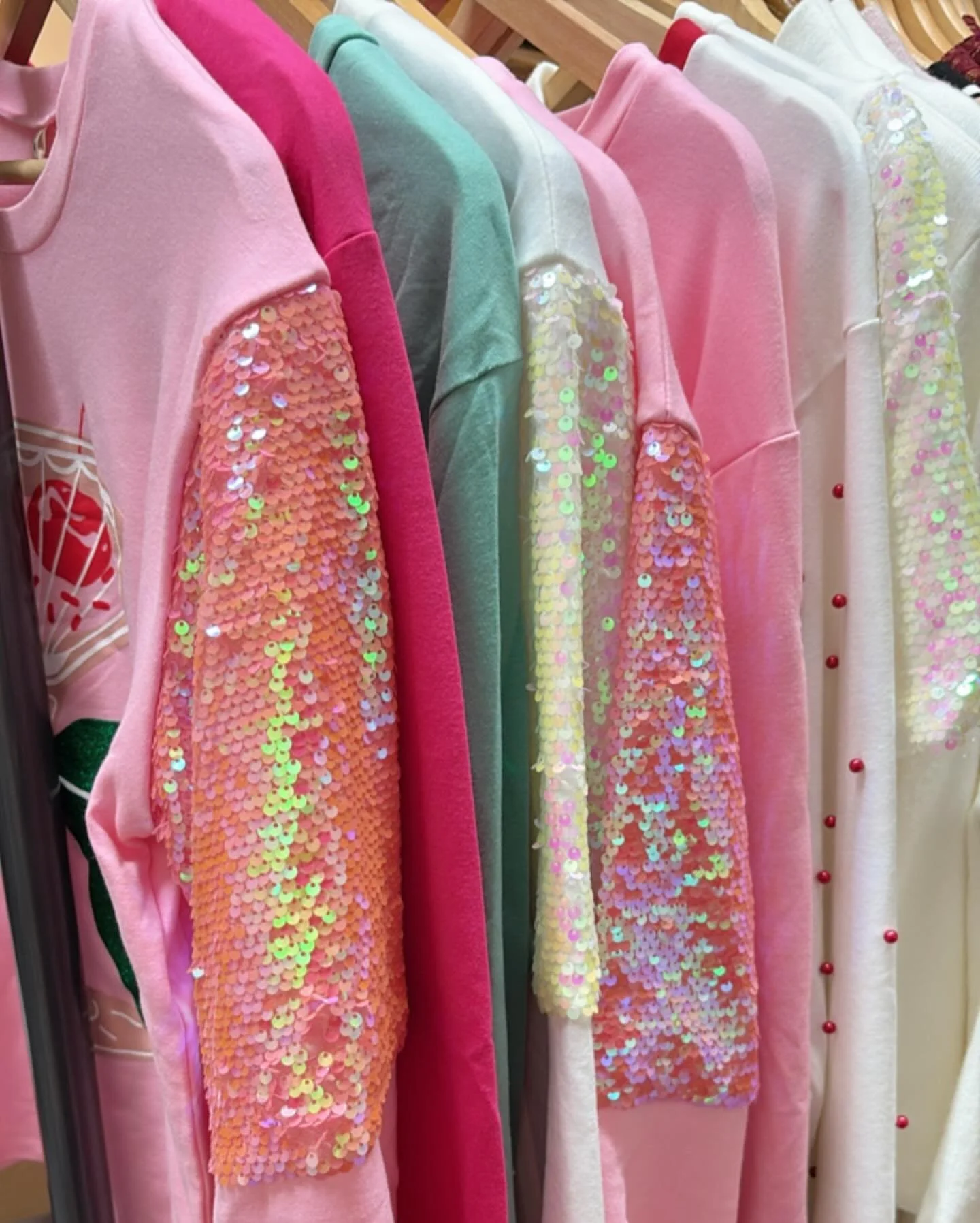 They&rsquo;re finally here! 🎅✨ Our Christmas sweaters have arrived in-store today -  and trust us, everyone&rsquo;s been waiting for them! Stop by and snag your favorite before they&rsquo;re gone! ❤️💚

#christmassweaters #fest&iuml;veseason #shopin