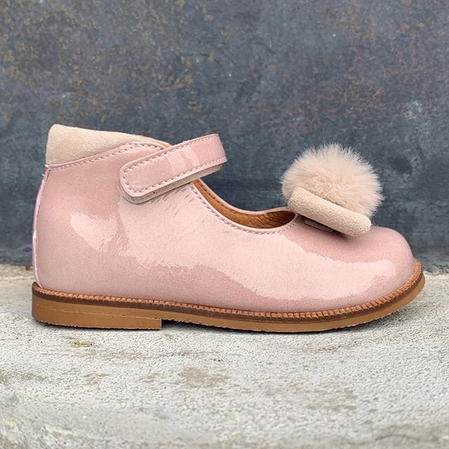 Pretty lil&rsquo; puff 🍡💕
These custom Mary Janes by @beberlis.shoes make our hearts flutter 
Anyone else ready for Valentines?? 😻