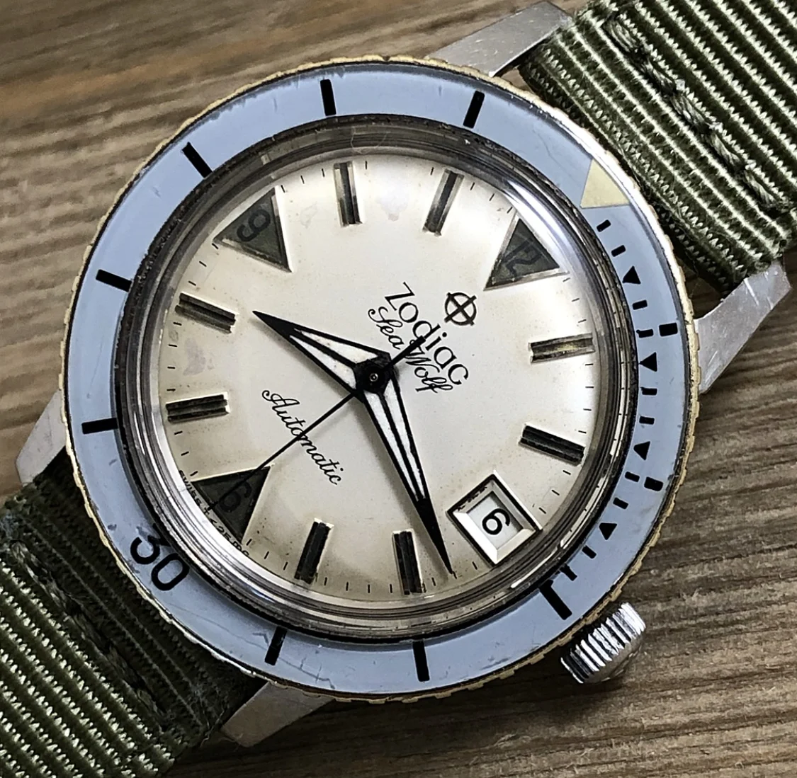 Ca. 1970 Zodiac Sea Wolf 1750B (722-946) Automatic Date “Bakelite”