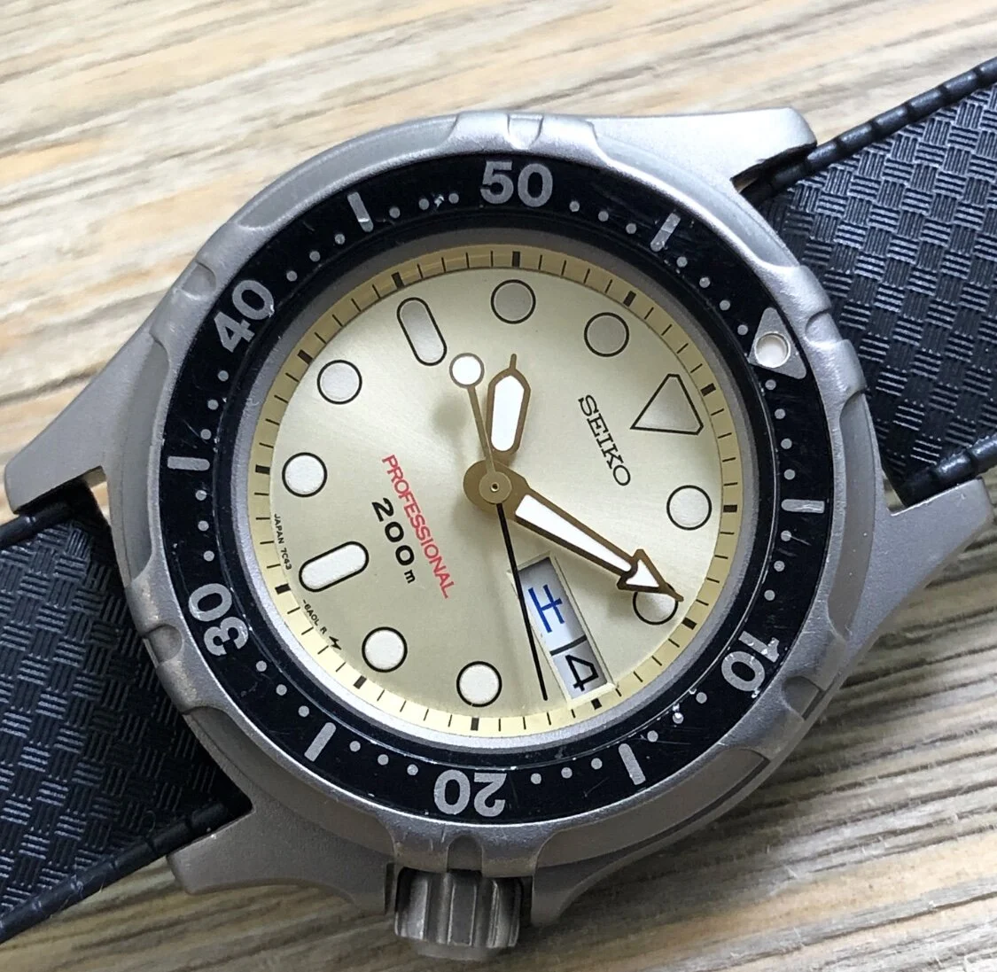 seiko quartz professional diver 200m
