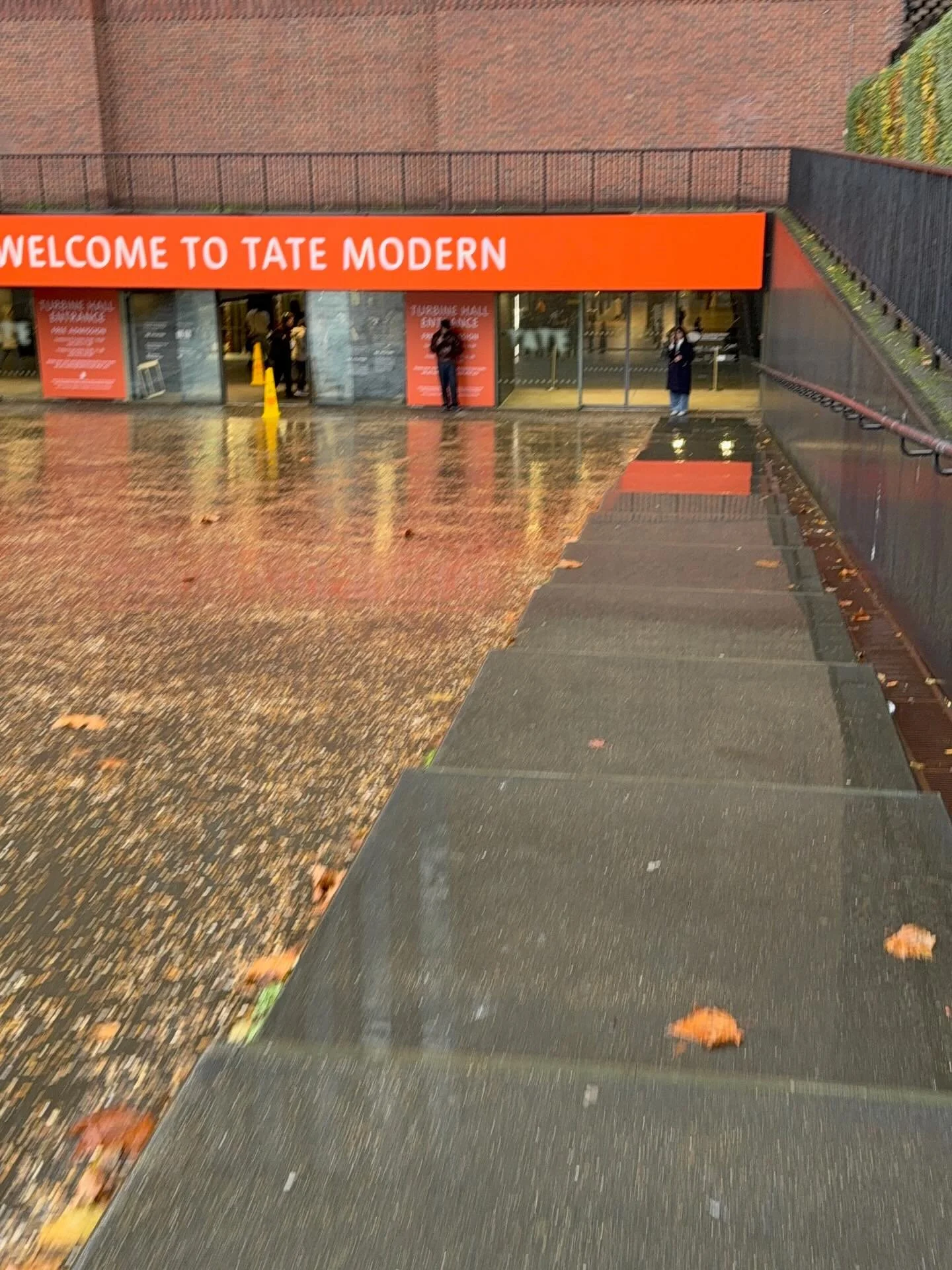 Rainy day in London #tatemodern #london #artteachers